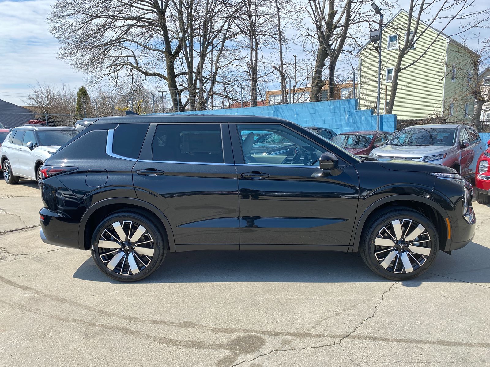 2025 Mitsubishi Outlander SE S-AWC photo 4