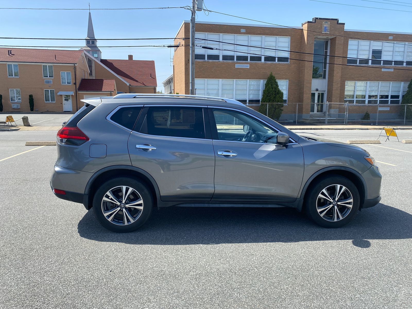 2019 Nissan Rogue SV photo 4