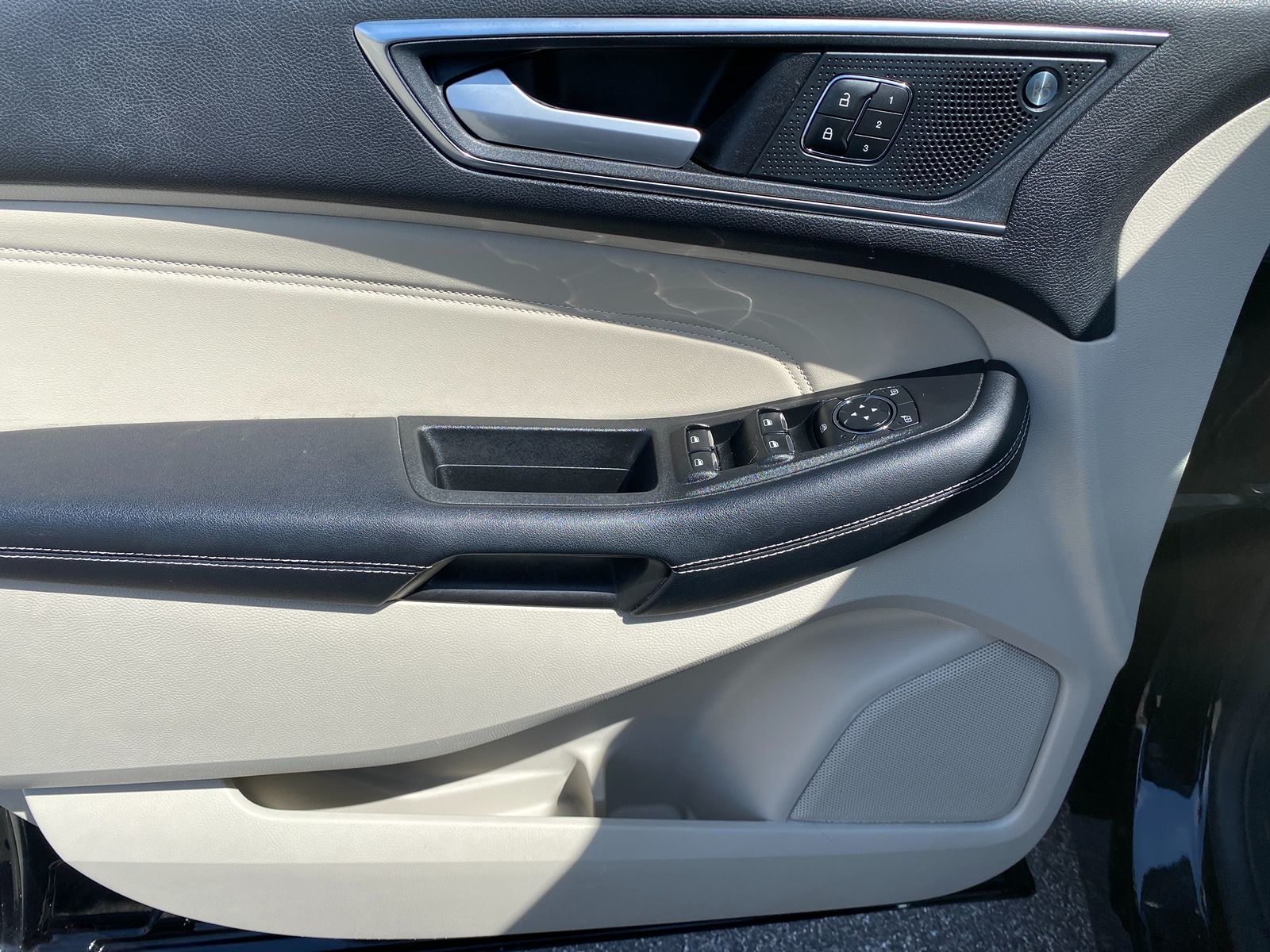 2021 Ford Edge Titanium - Photo 11
