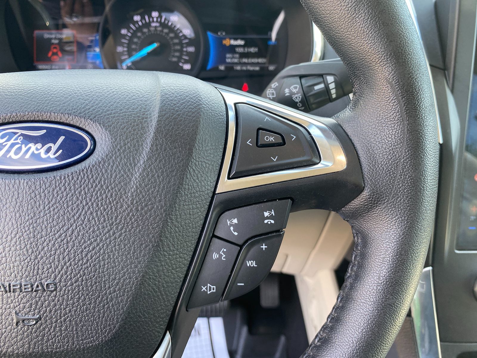 2021 Ford Edge Titanium - Photo 17