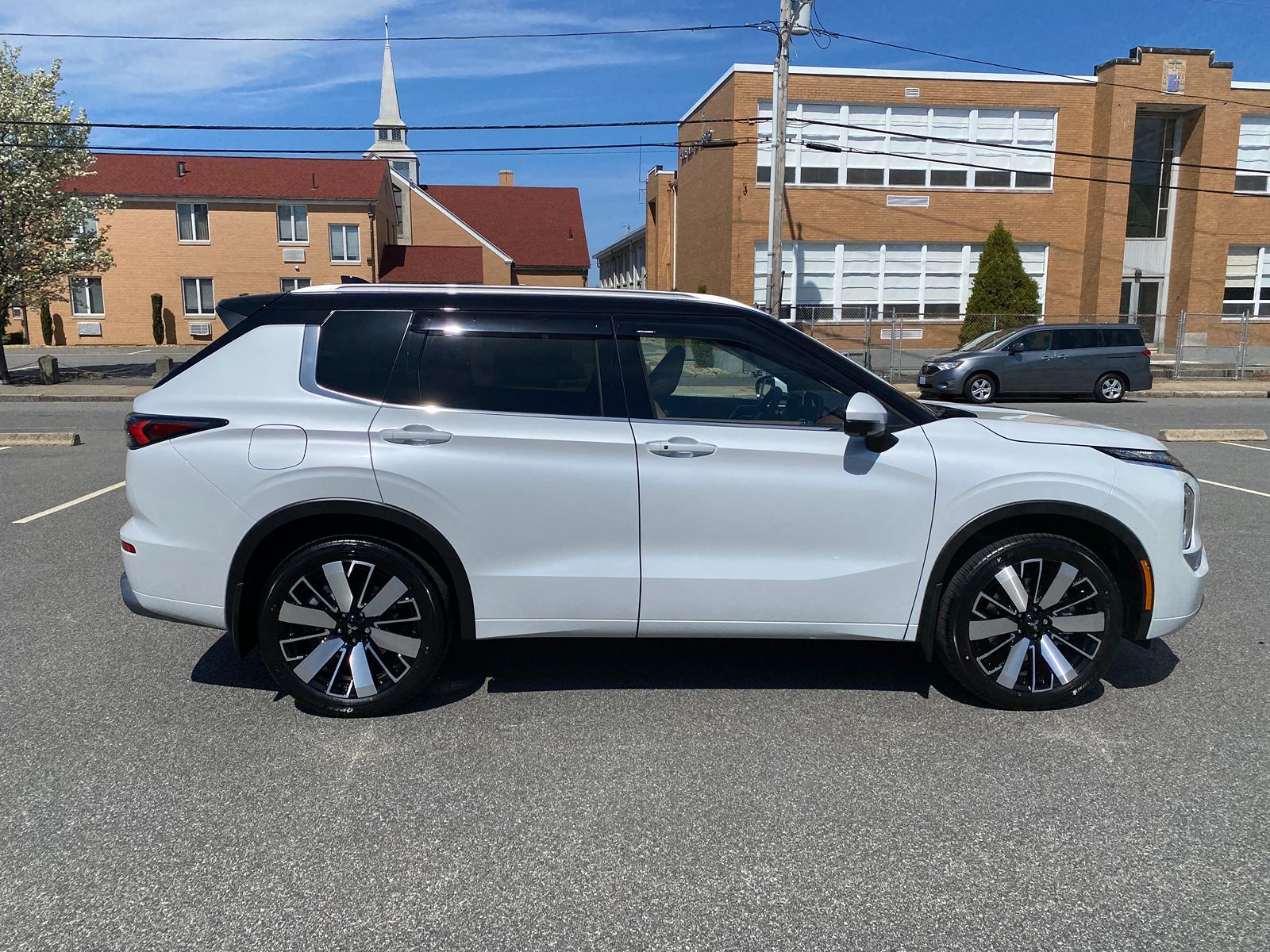 2025 Mitsubishi Outlander SEL photo 4