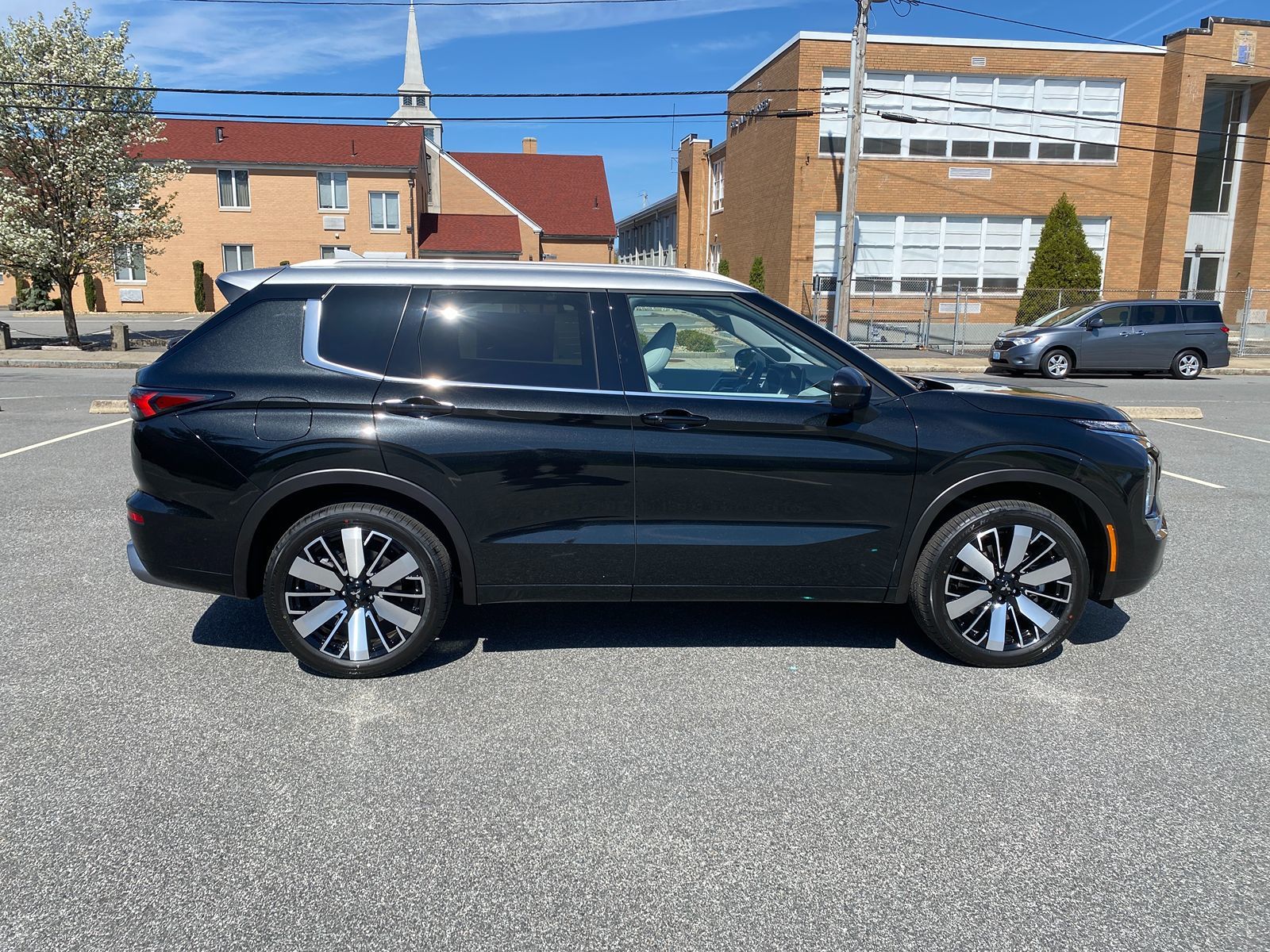 2025 Mitsubishi Outlander Platinum photo 4