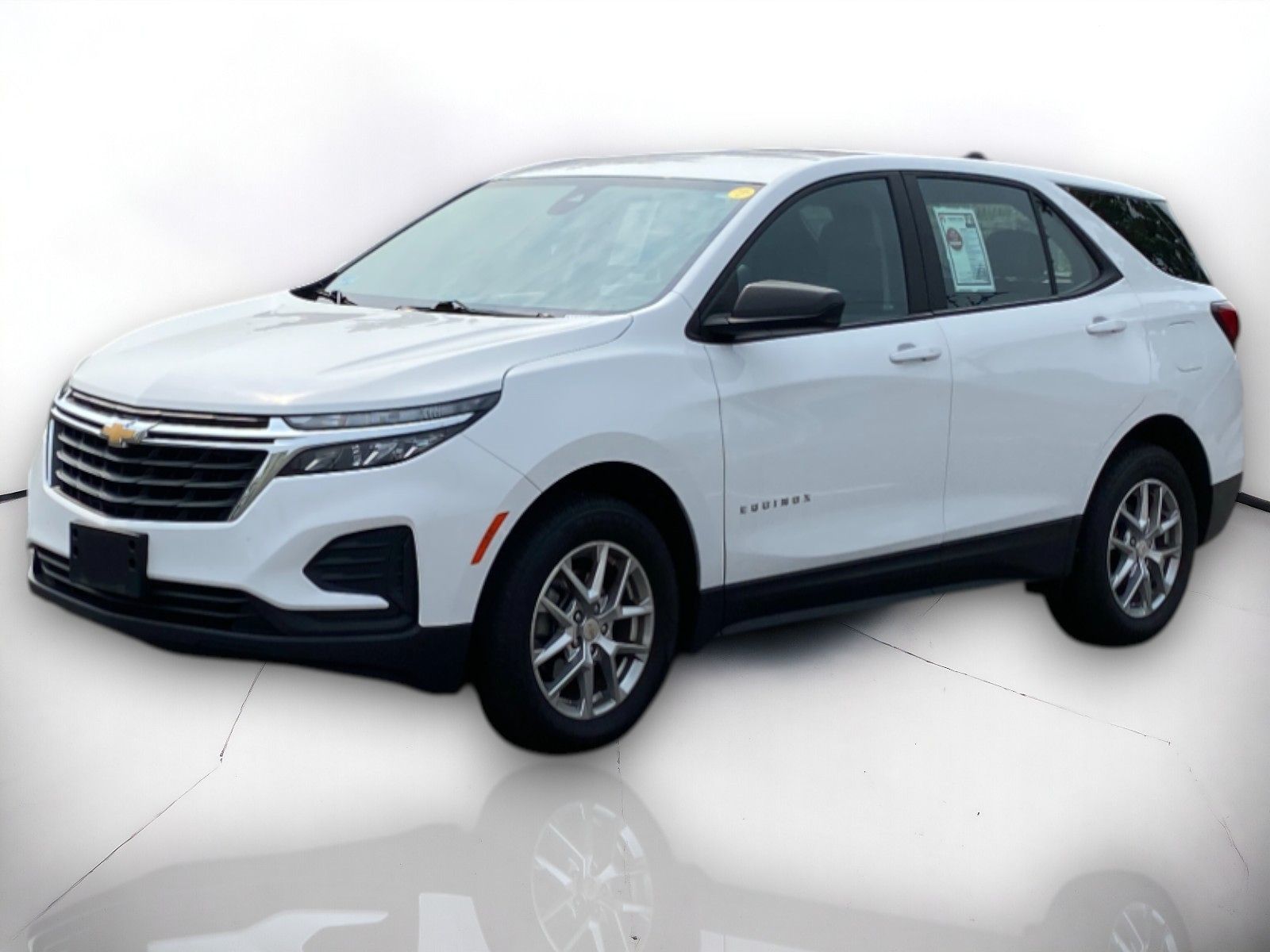 2022 Chevrolet Equinox LS photo 2