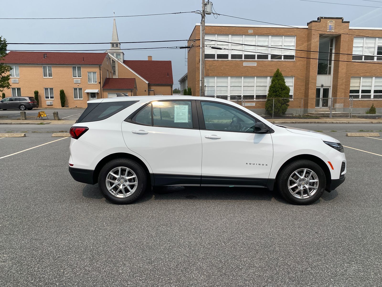 2022 Chevrolet Equinox LS photo 4