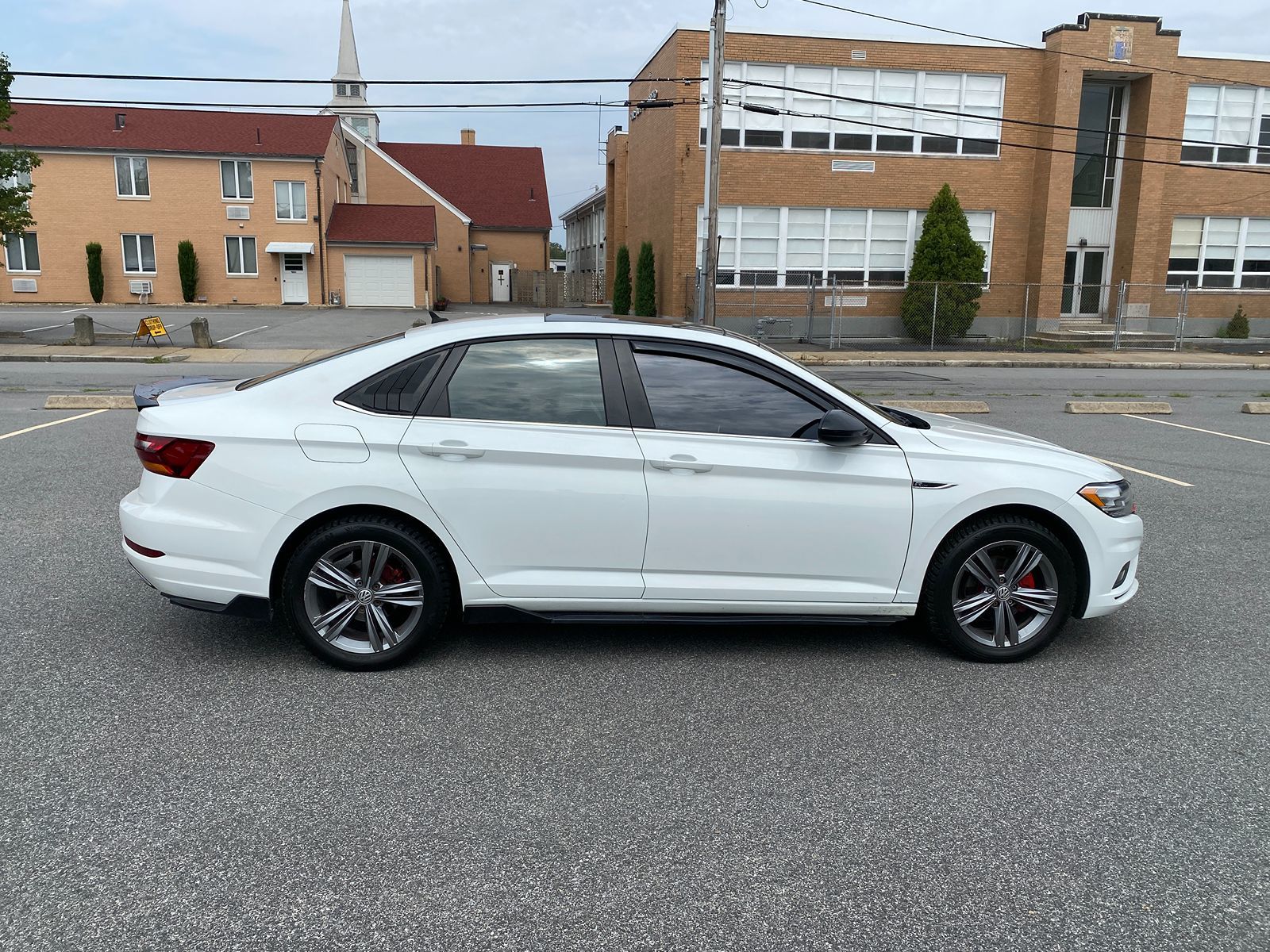 2019 Volkswagen Jetta R-Line photo 2