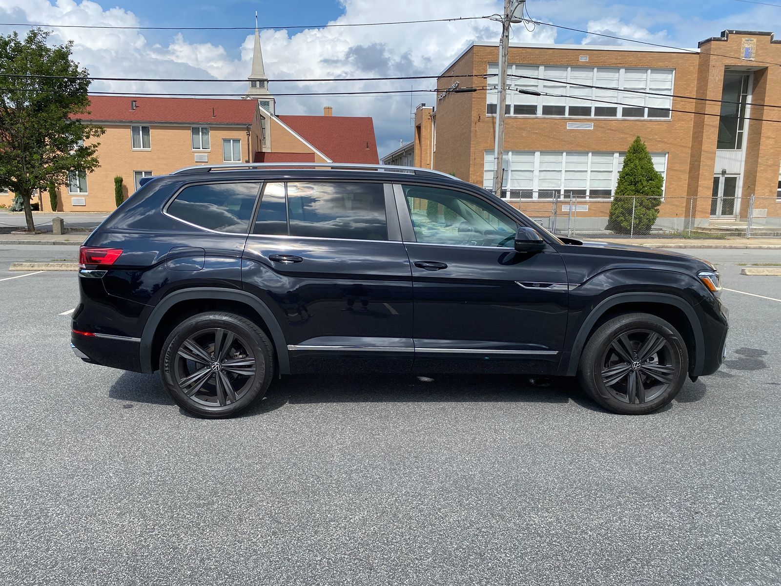 2022 Volkswagen Atlas V6 SEL R-Line photo 2