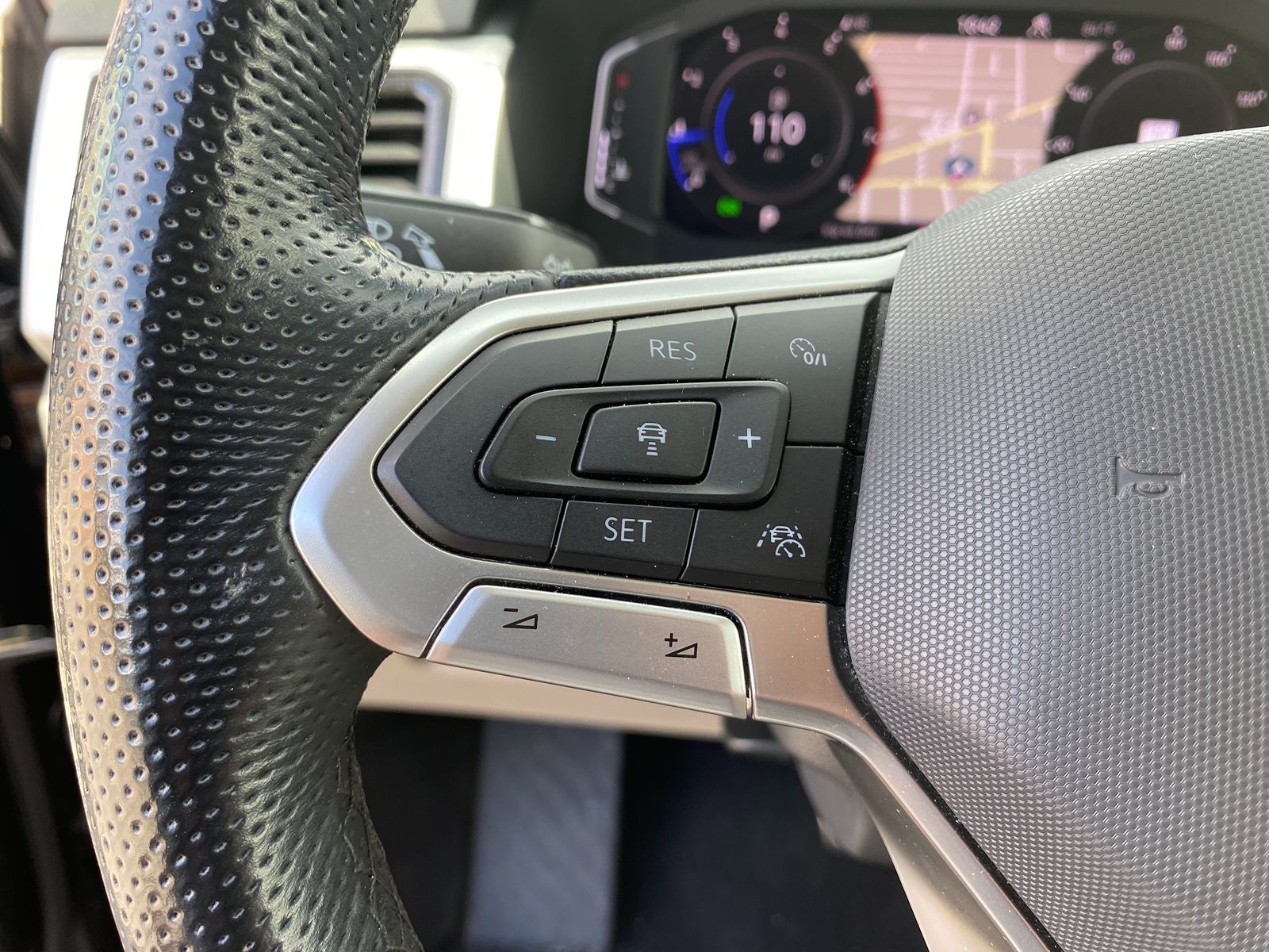 2022 Volkswagen Atlas V6 SEL R-Line photo 11