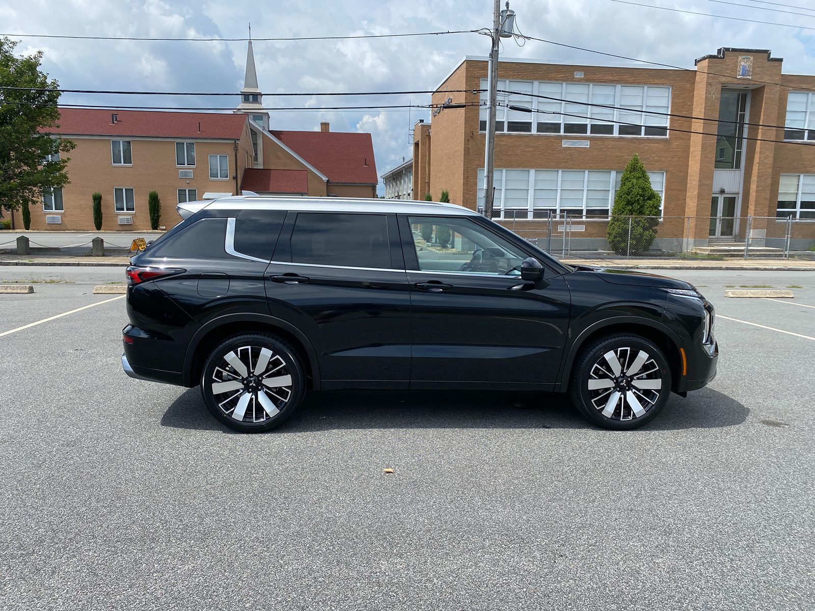 2025 Mitsubishi Outlander Platinum photo 3