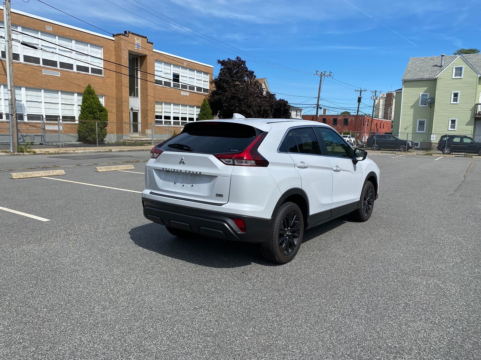 2025 Mitsubishi Eclipse Cross LE photo 4