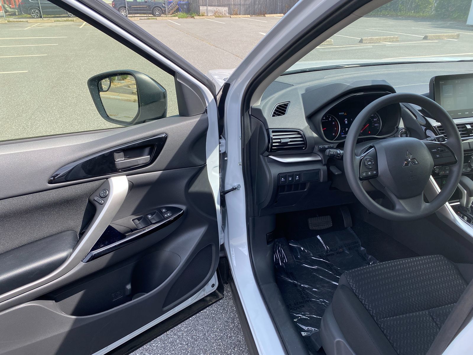 2025 Mitsubishi Eclipse Cross LE photo 8