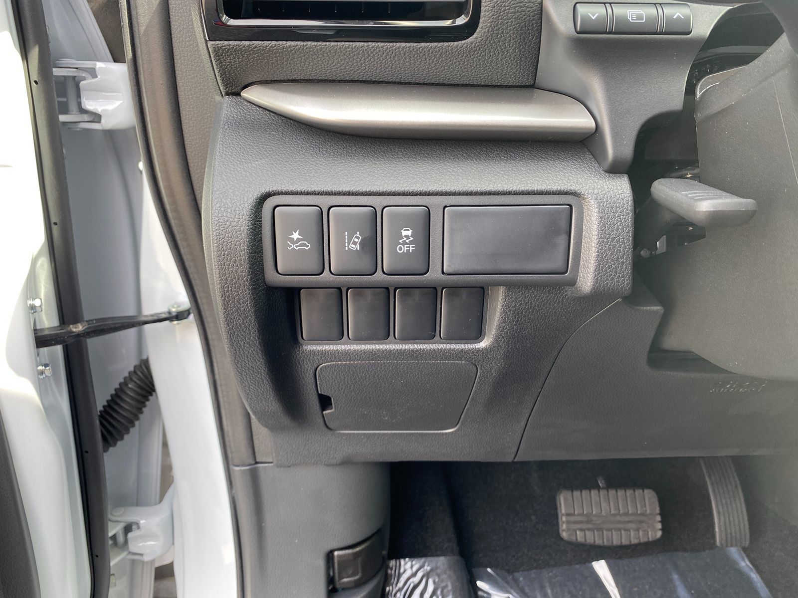 2025 Mitsubishi Eclipse Cross LE photo 11