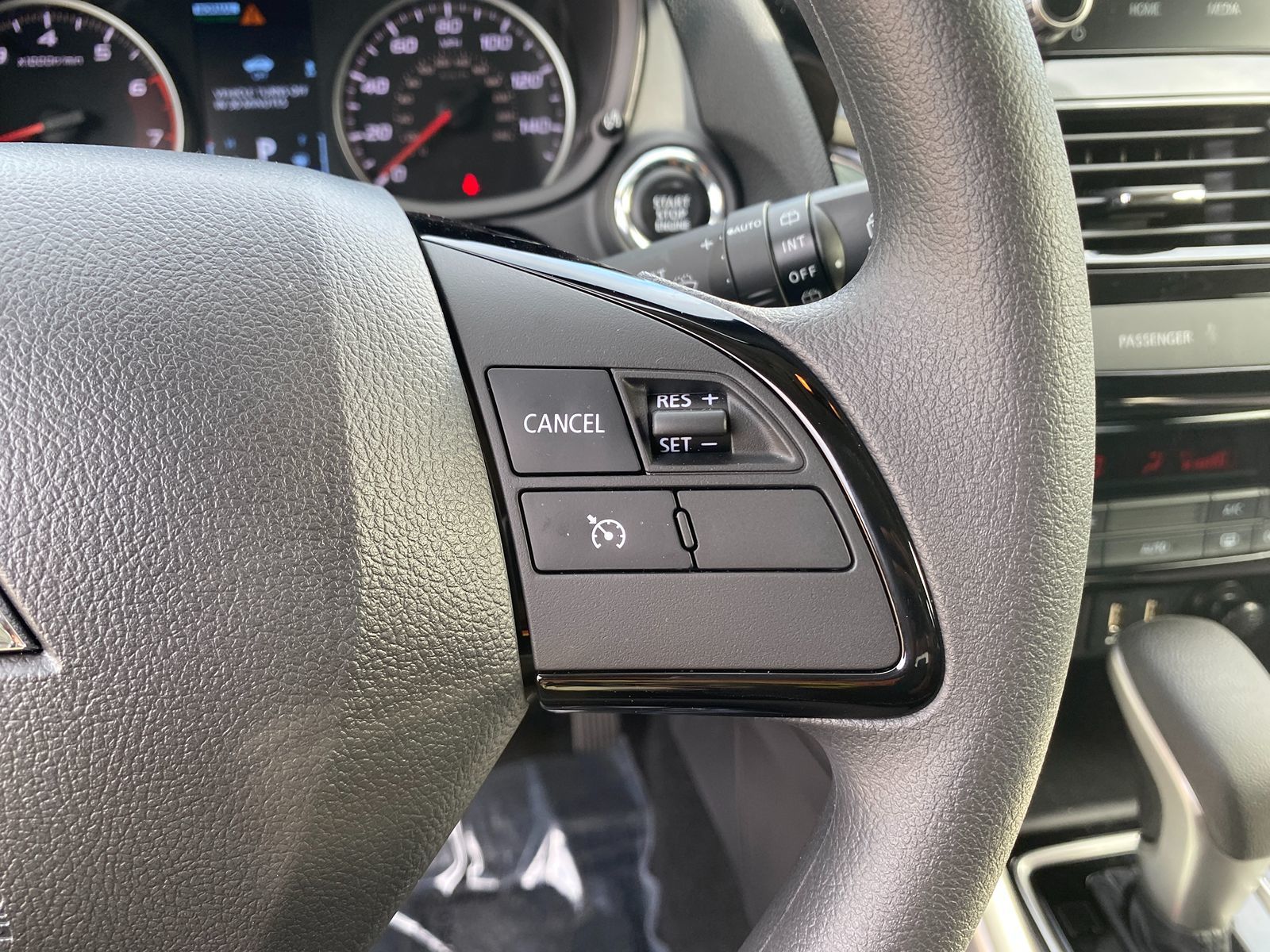 2025 Mitsubishi Eclipse Cross LE photo 14