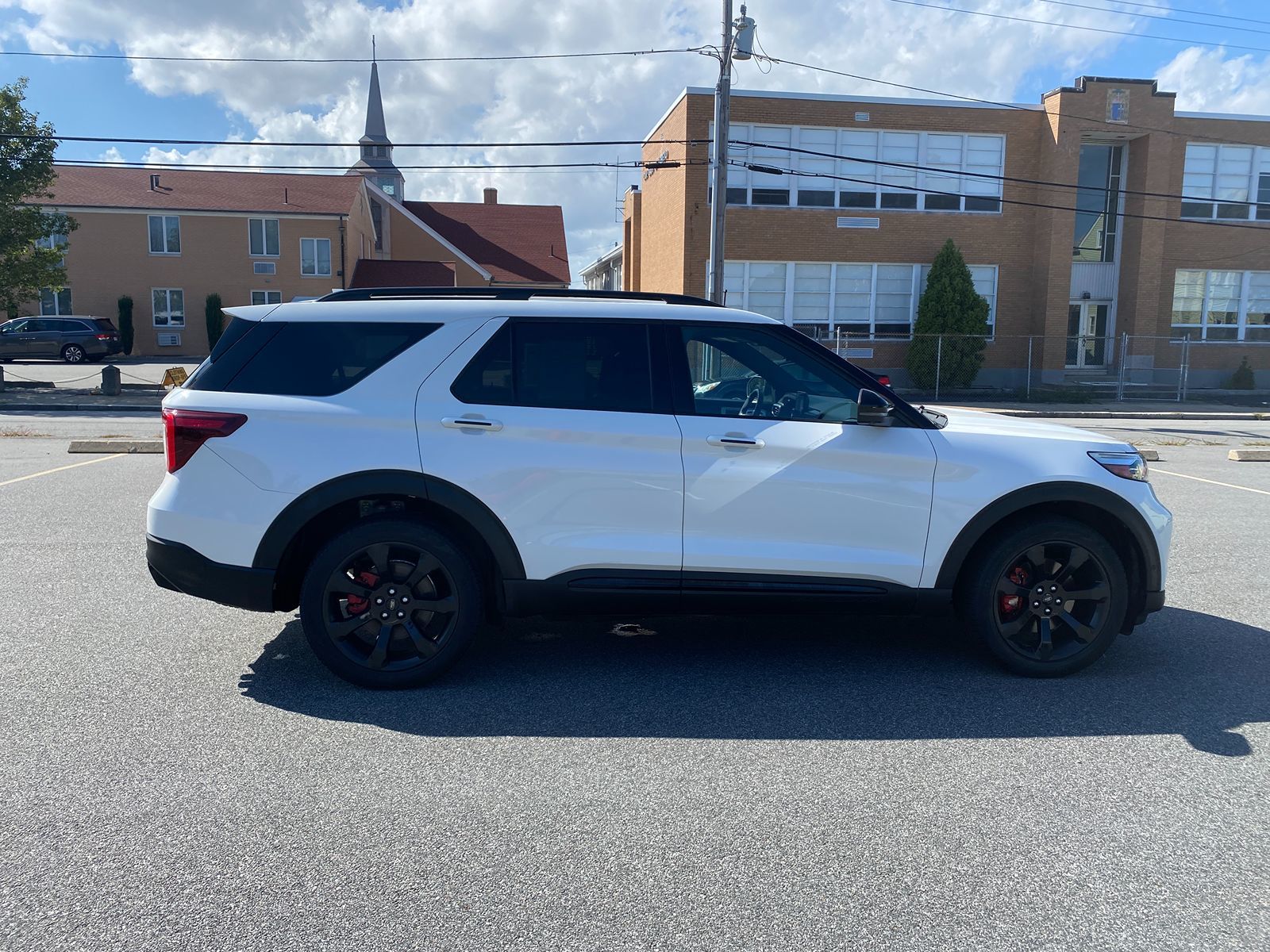 2020 Ford Explorer ST photo 3