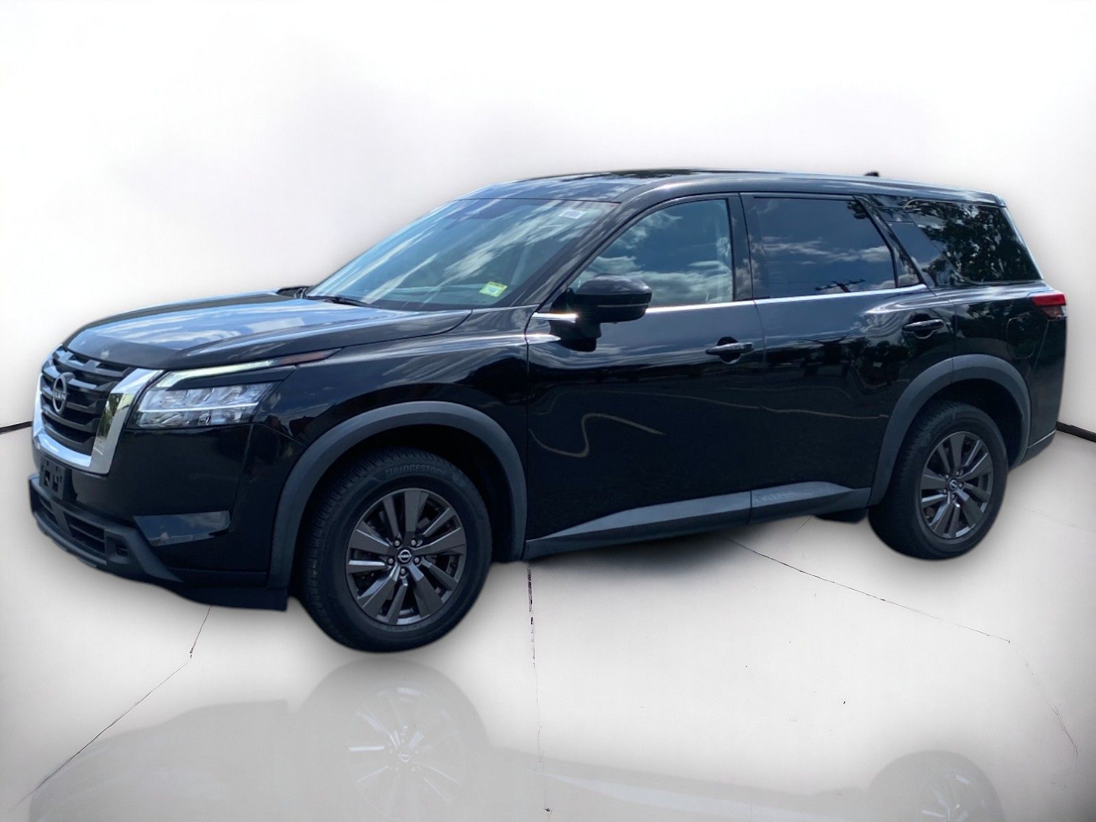 2022 Nissan Pathfinder S photo 2