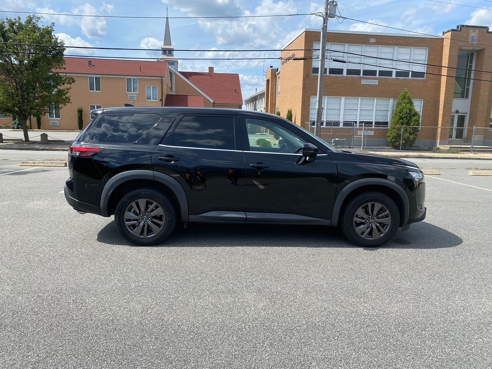 2022 Nissan Pathfinder S photo 4