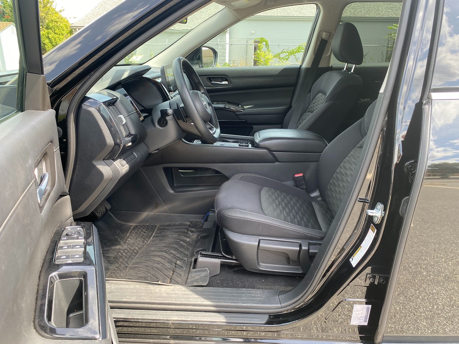 2022 Nissan Pathfinder S photo 11