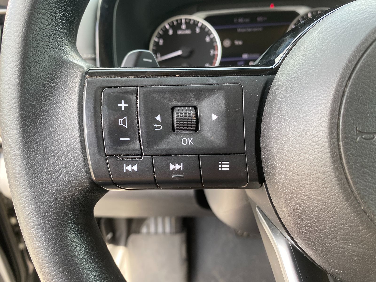 2022 Nissan Pathfinder S photo 13