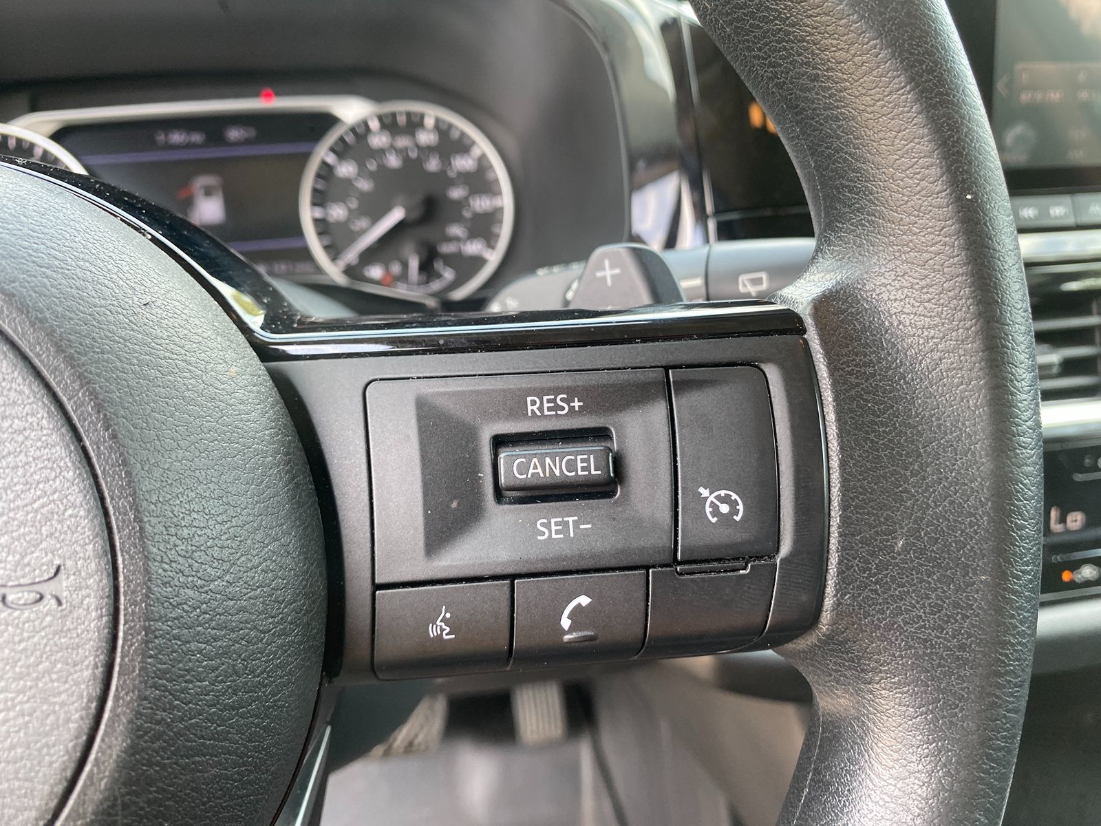 2022 Nissan Pathfinder S photo 14