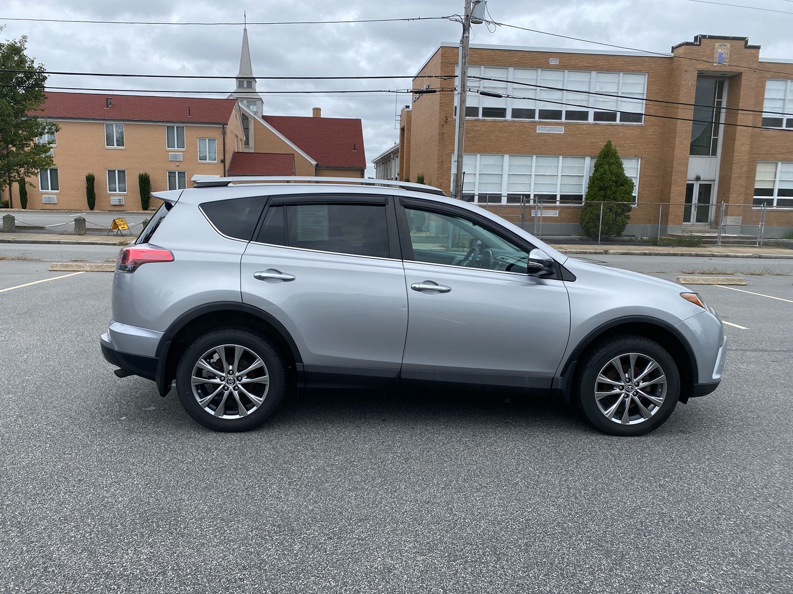 2017 Toyota RAV4 Limited photo 4