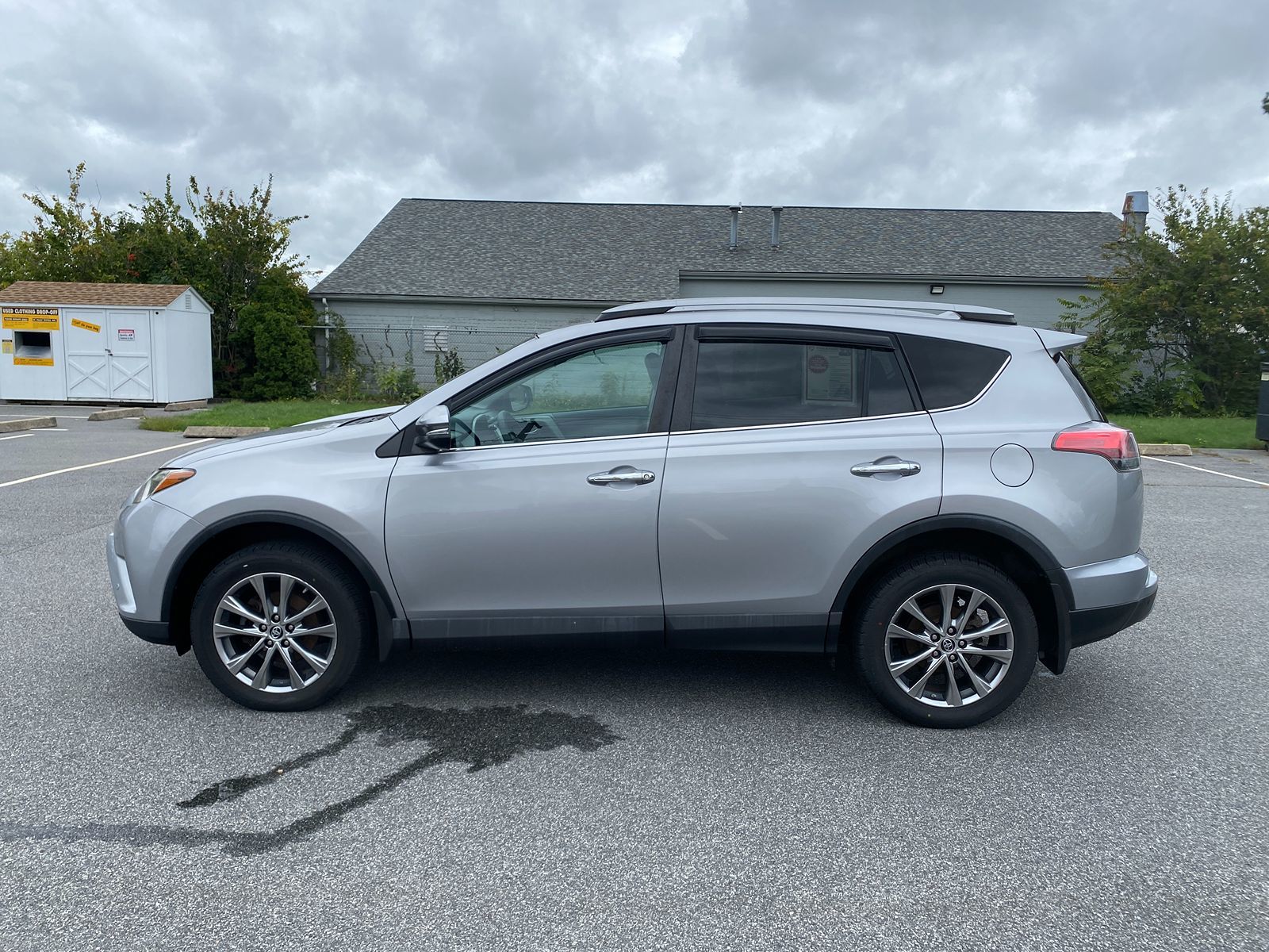 2017 Toyota RAV4 Limited photo 8
