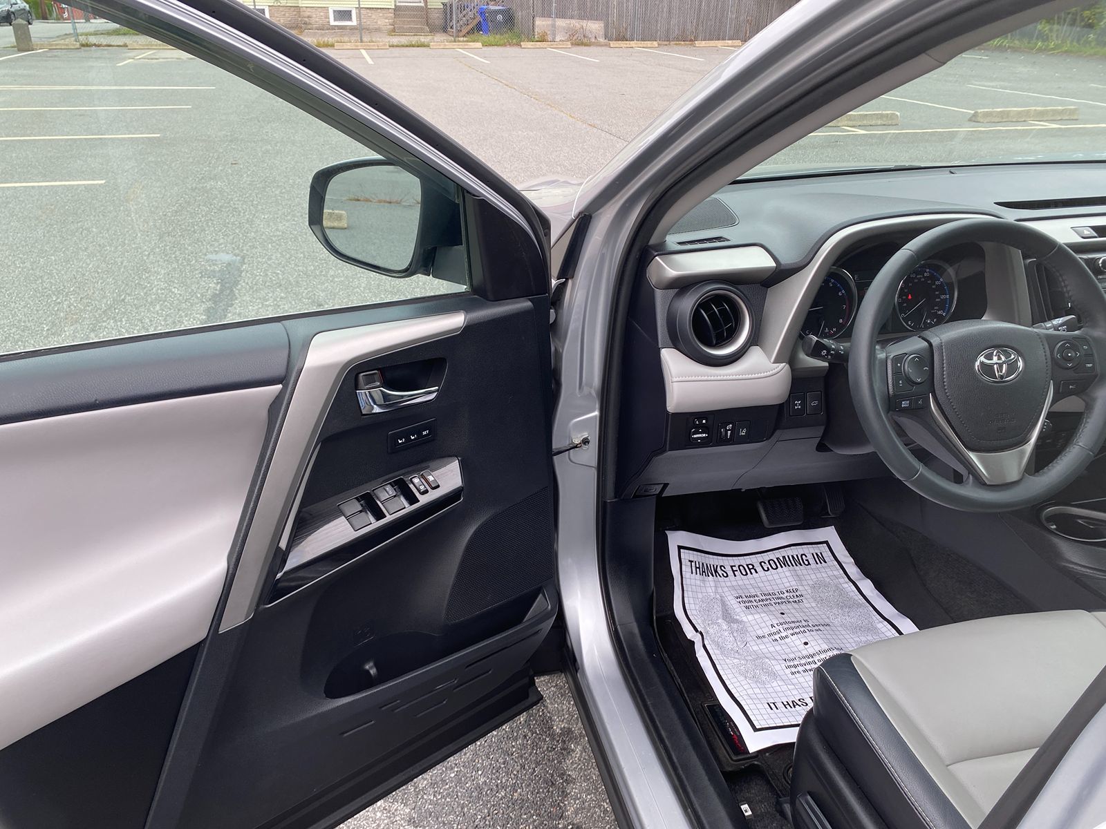 2017 Toyota RAV4 Limited photo 9
