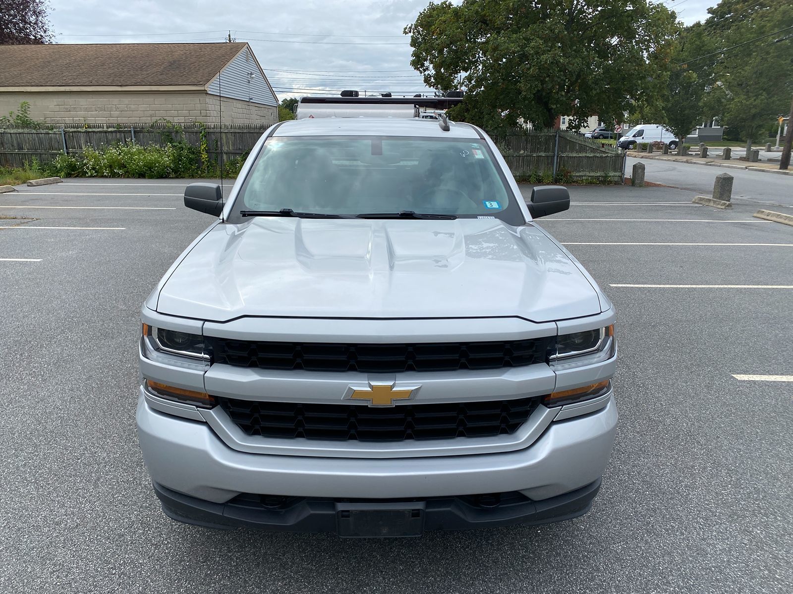 2018 Chevrolet Silverado 1500 Custom photo 3
