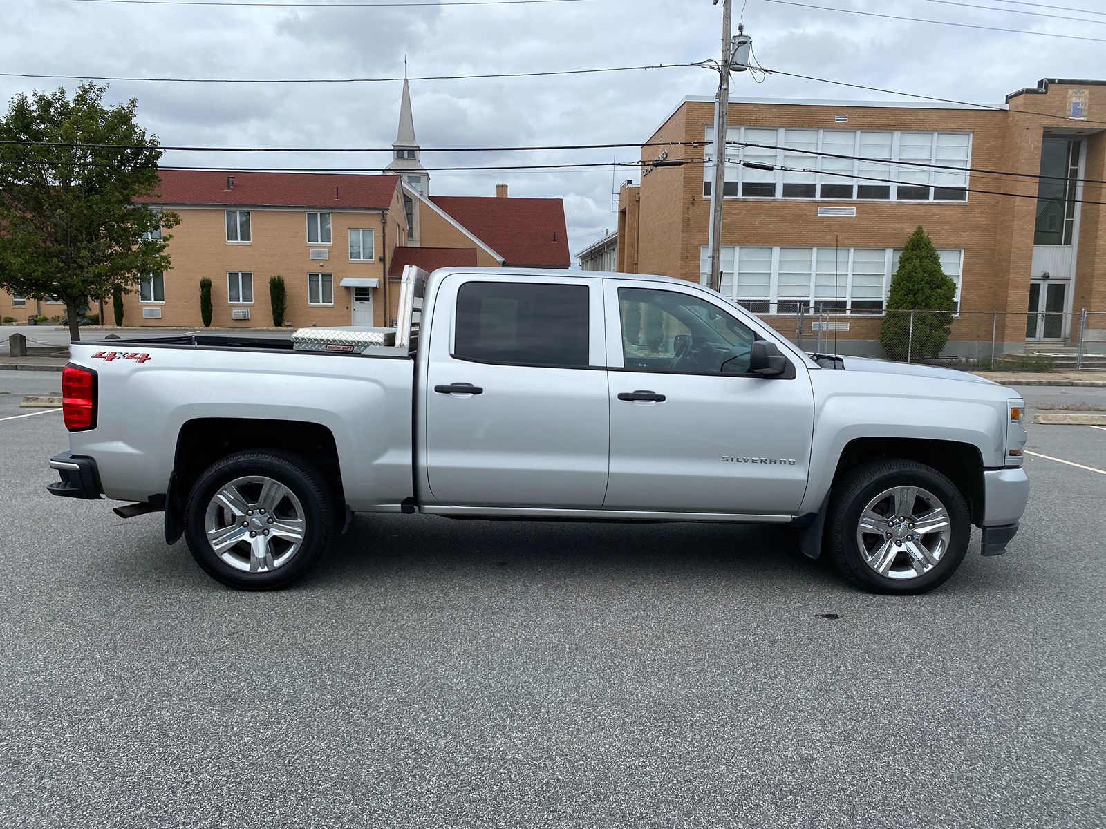 2018 Chevrolet Silverado 1500 Custom photo 4