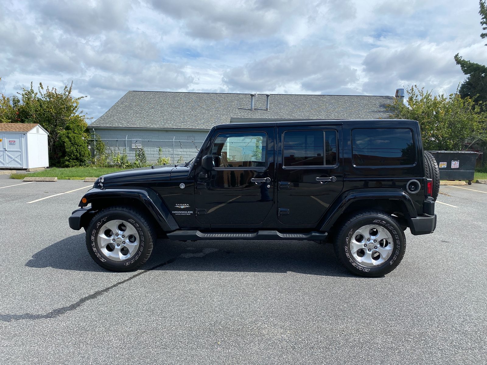 2015 Jeep Wrangler Unlimited Sahara photo 8