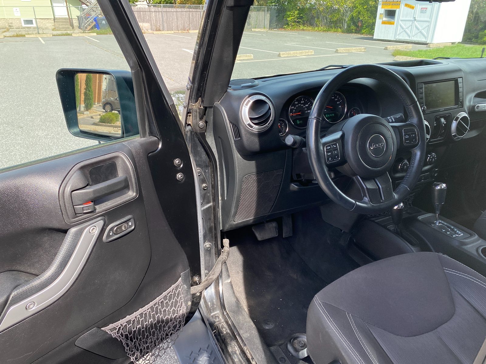 2015 Jeep Wrangler Unlimited Sahara photo 9