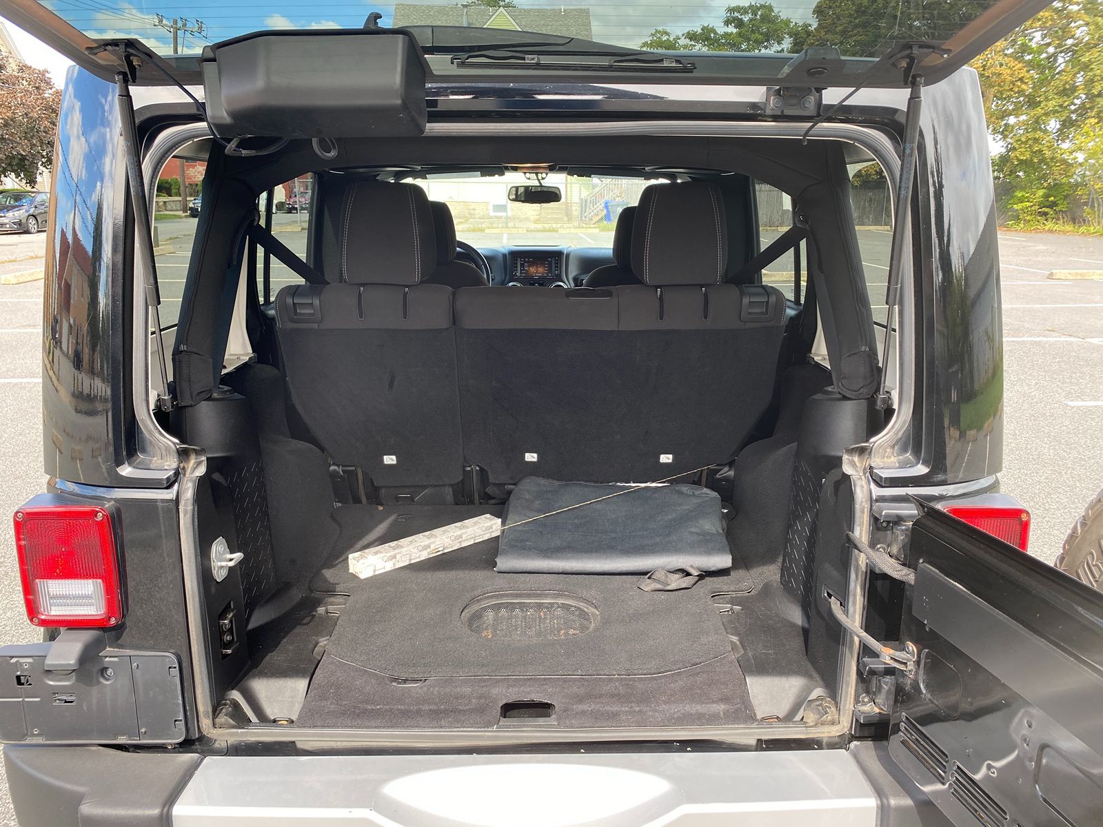 2015 Jeep Wrangler Unlimited Sahara photo 20