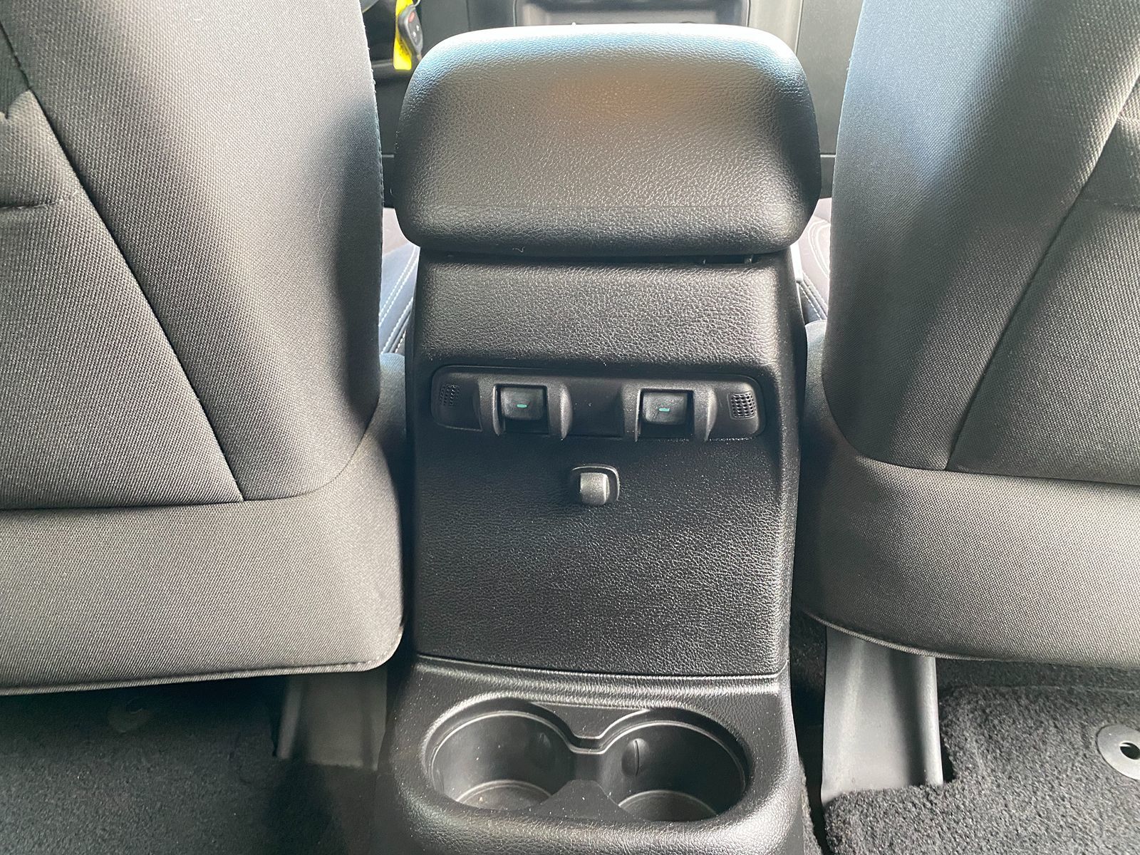 2015 Jeep Wrangler Unlimited Sahara photo 22