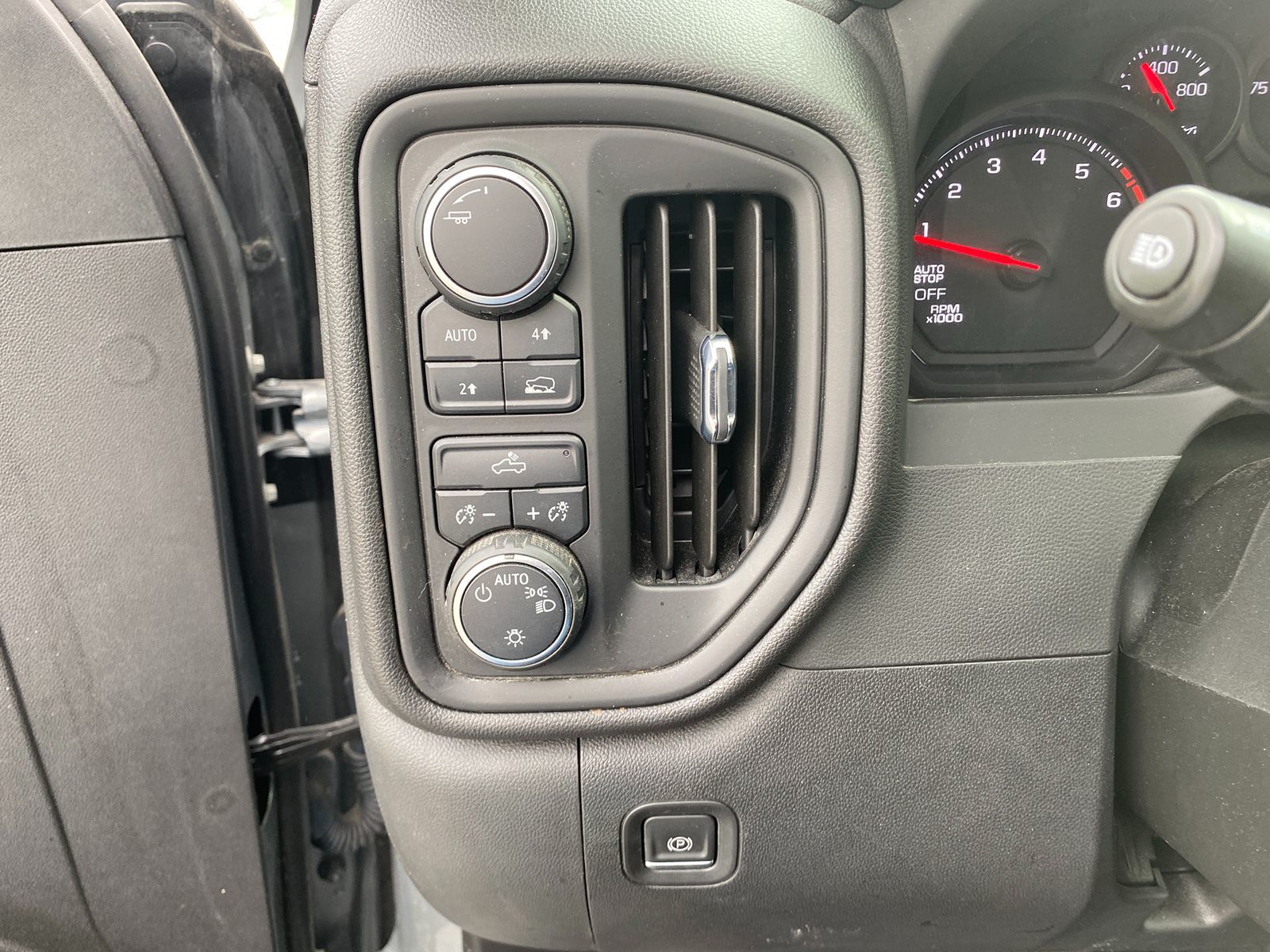 2023 Chevrolet Silverado 1500 Custom photo 12