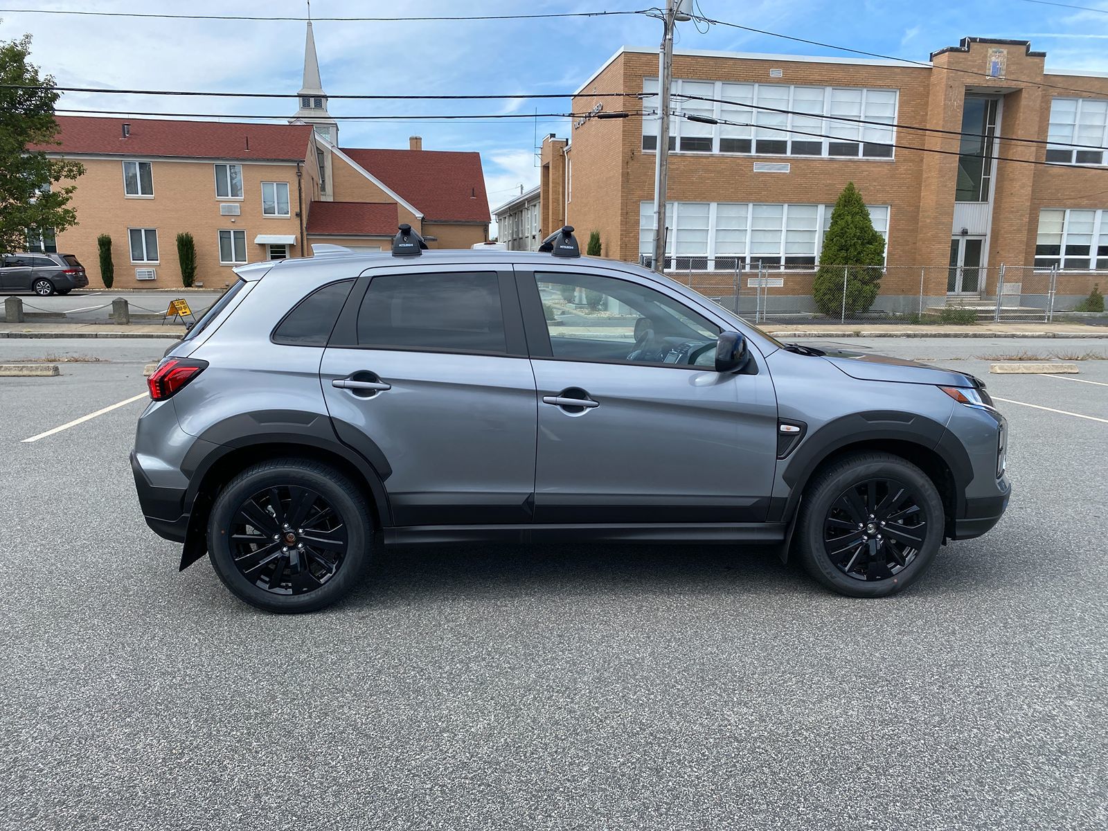 2025 Mitsubishi Outlander Sport ES SE LE photo 2