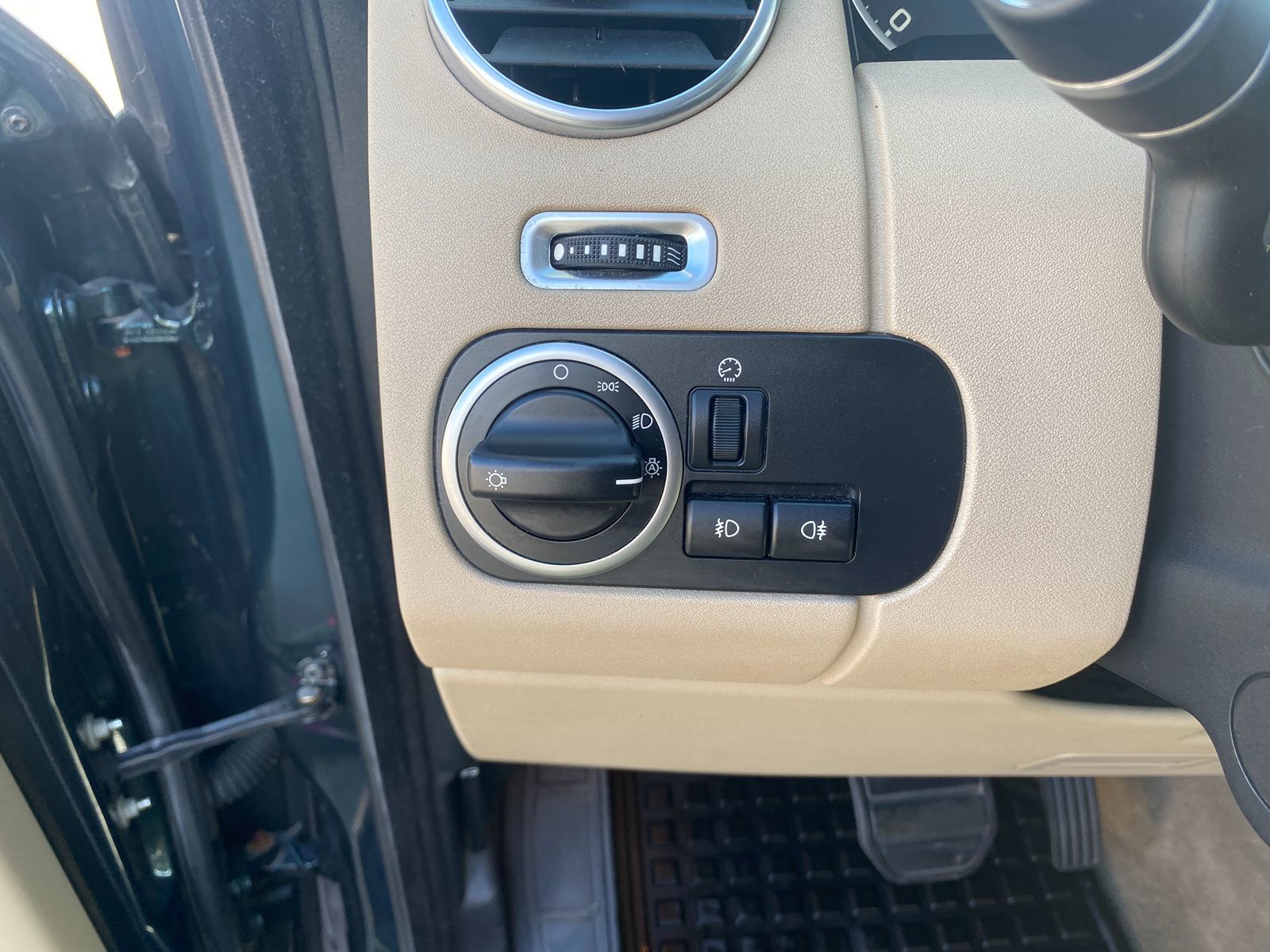 2016 Land Rover LR4 HSE photo 11