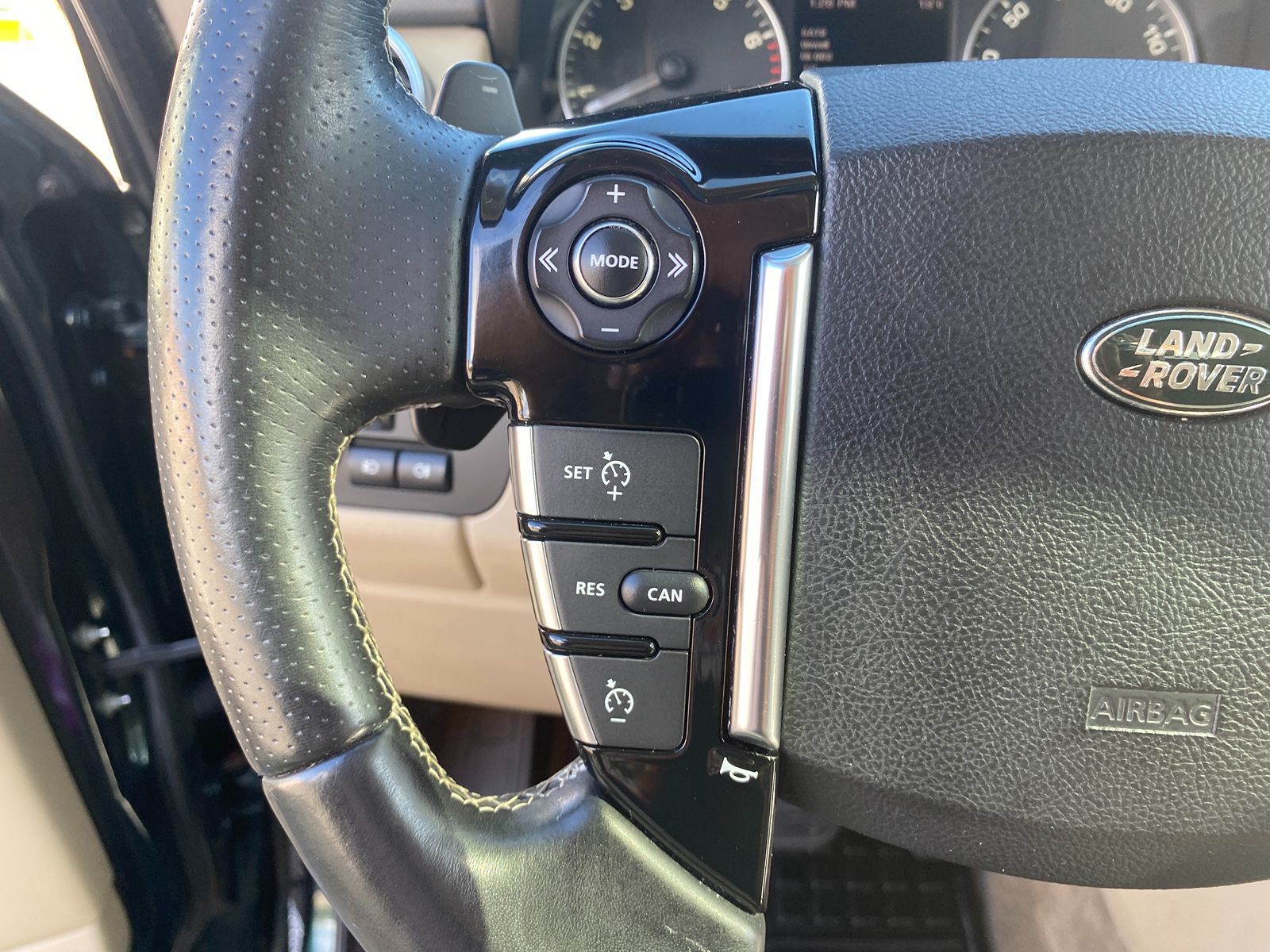 2016 Land Rover LR4 HSE photo 13