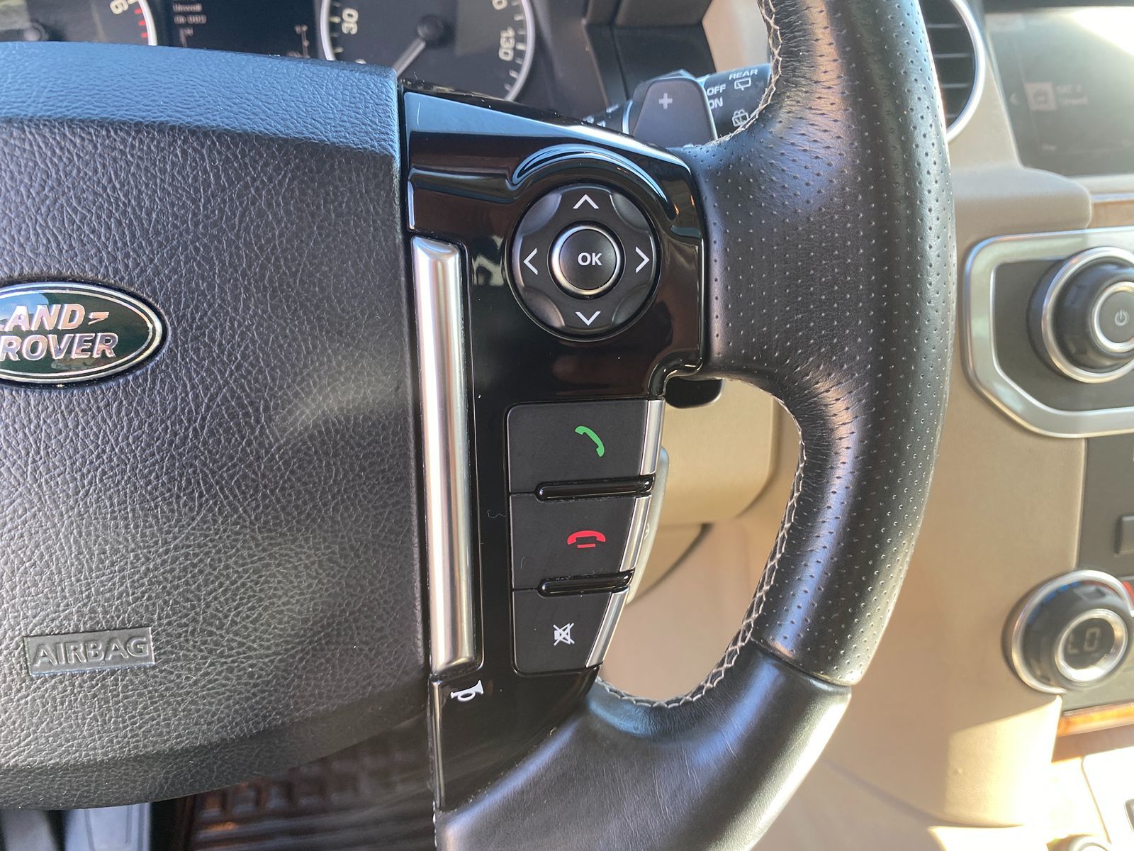 2016 Land Rover LR4 HSE photo 14