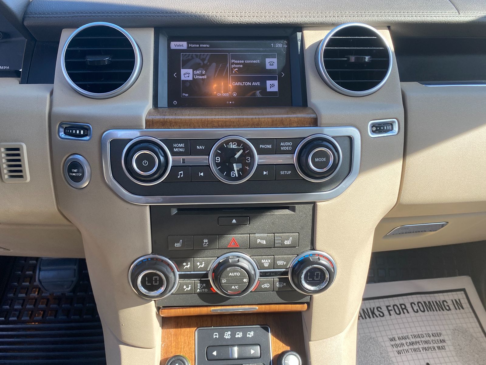 2016 Land Rover LR4 HSE photo 16
