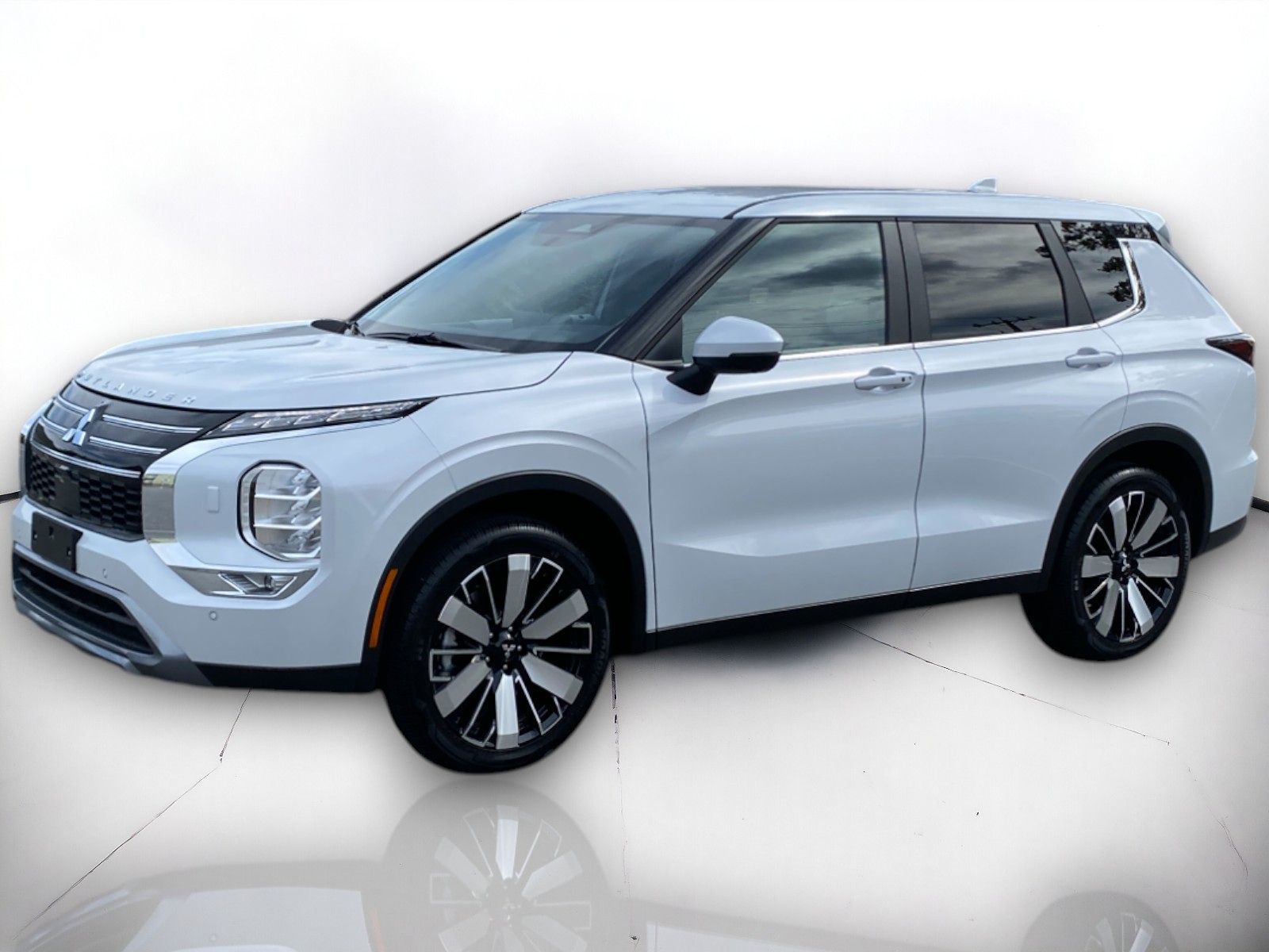 2025 Mitsubishi Outlander SE S-AWC photo 2