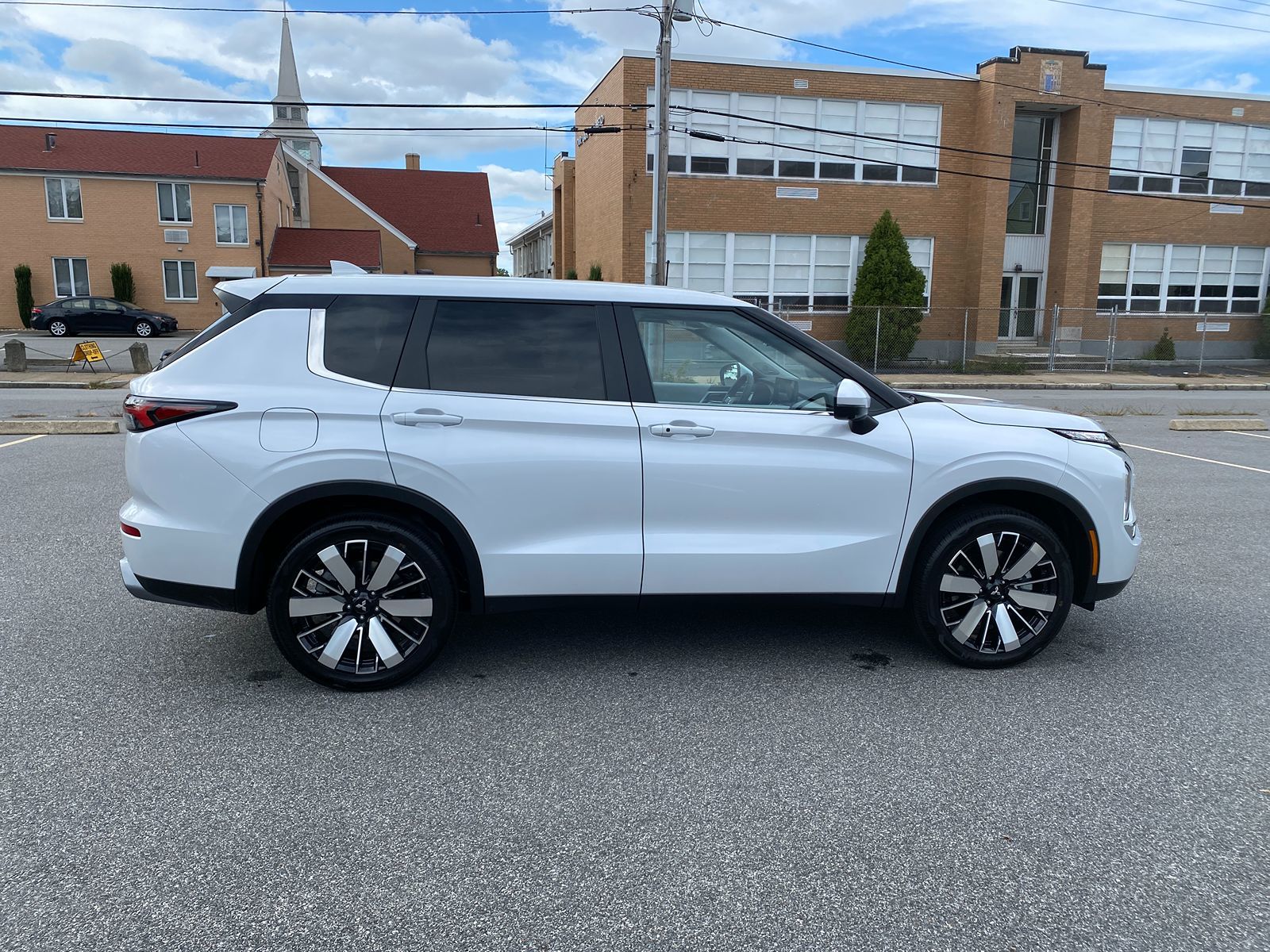 2025 Mitsubishi Outlander SE S-AWC photo 4