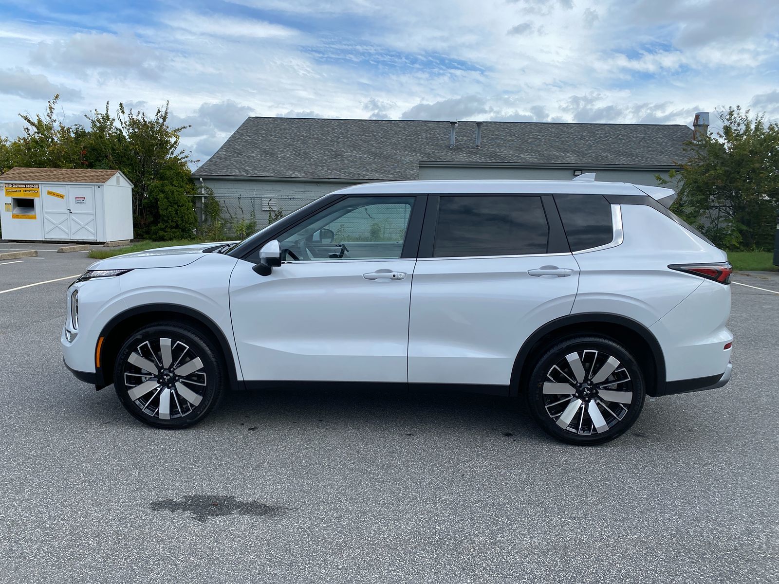 2025 Mitsubishi Outlander SE S-AWC photo 8