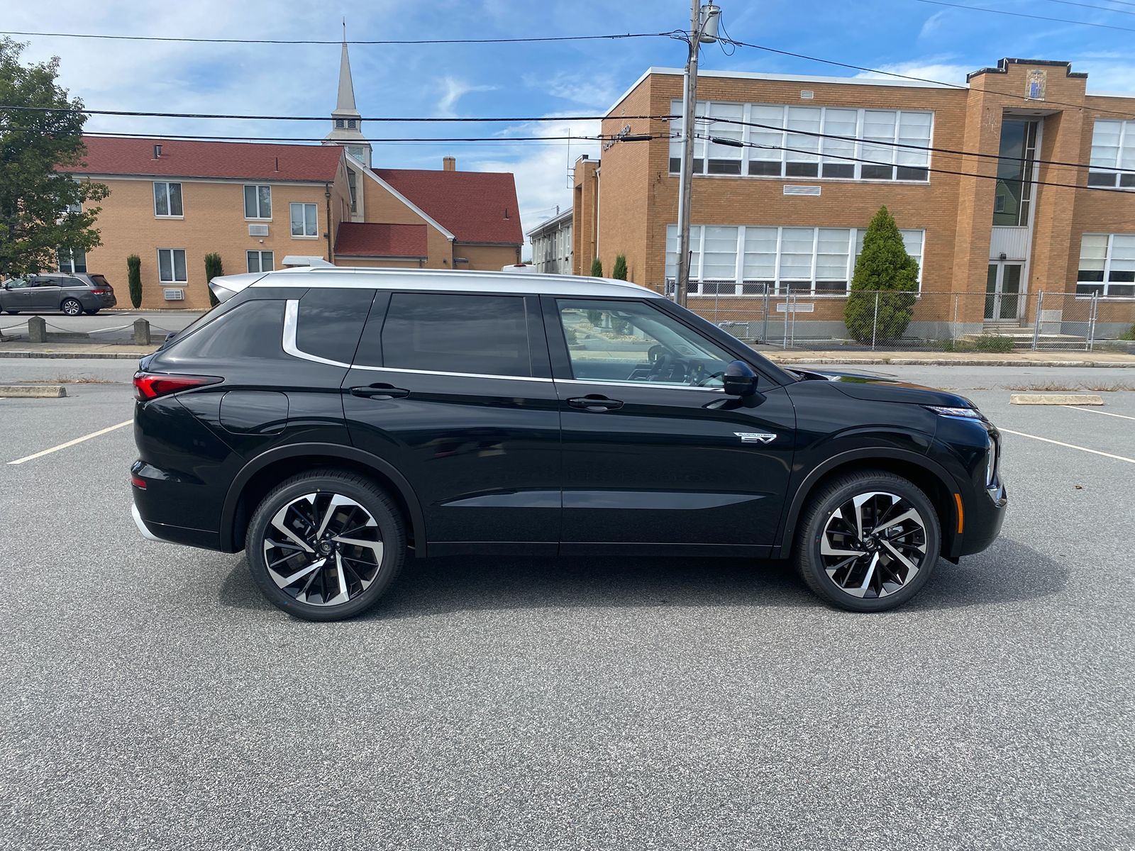 2025 Mitsubishi Outlander PHEV SEL Platinum photo 3