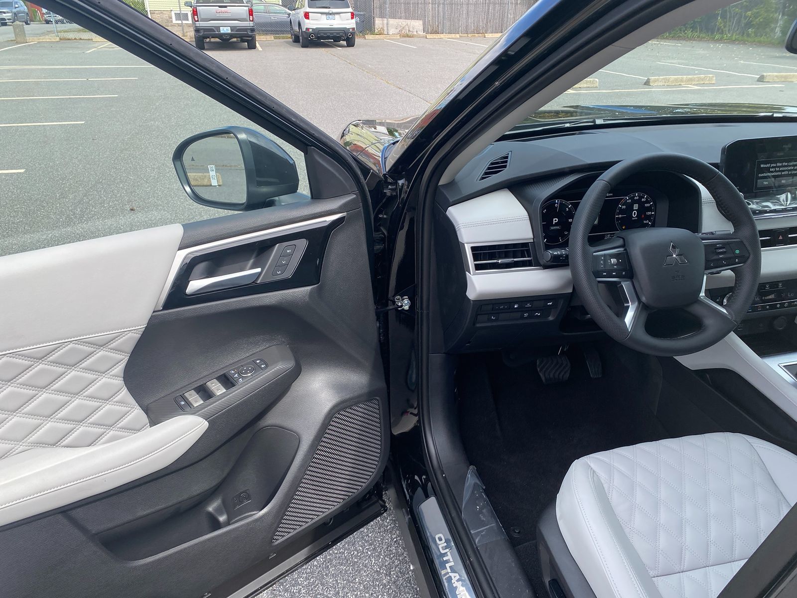 2025 Mitsubishi Outlander PHEV SEL Platinum photo 8