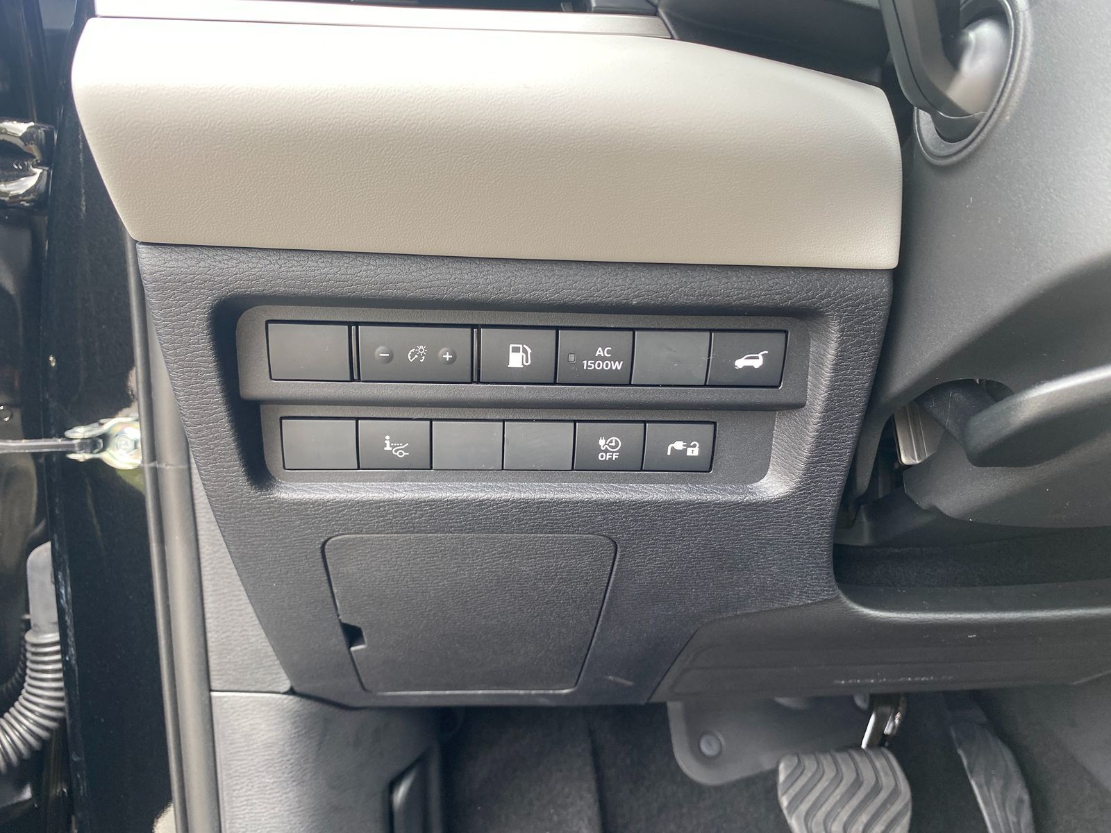 2025 Mitsubishi Outlander PHEV SEL Platinum photo 11