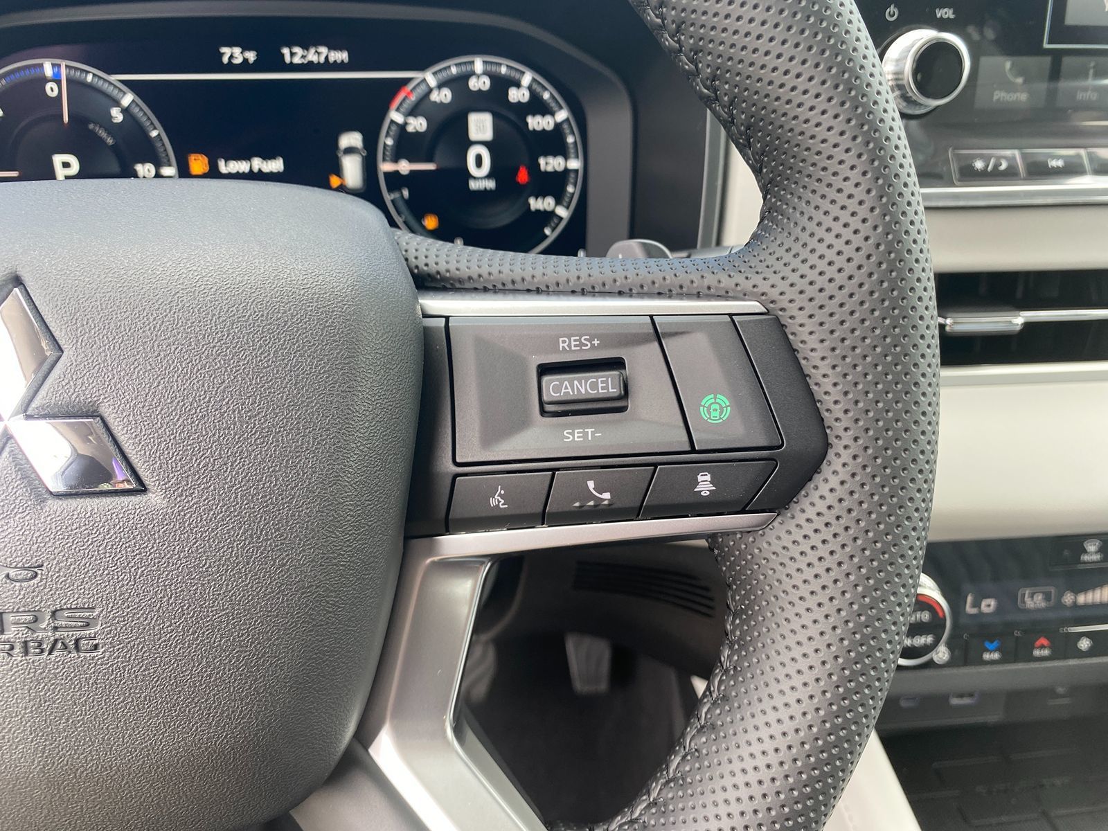 2025 Mitsubishi Outlander PHEV SEL Platinum photo 14