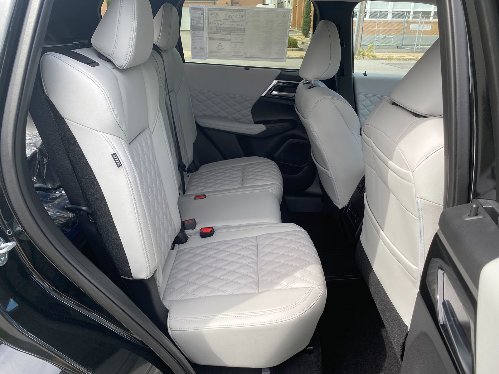2025 Mitsubishi Outlander PHEV SEL Platinum photo 23