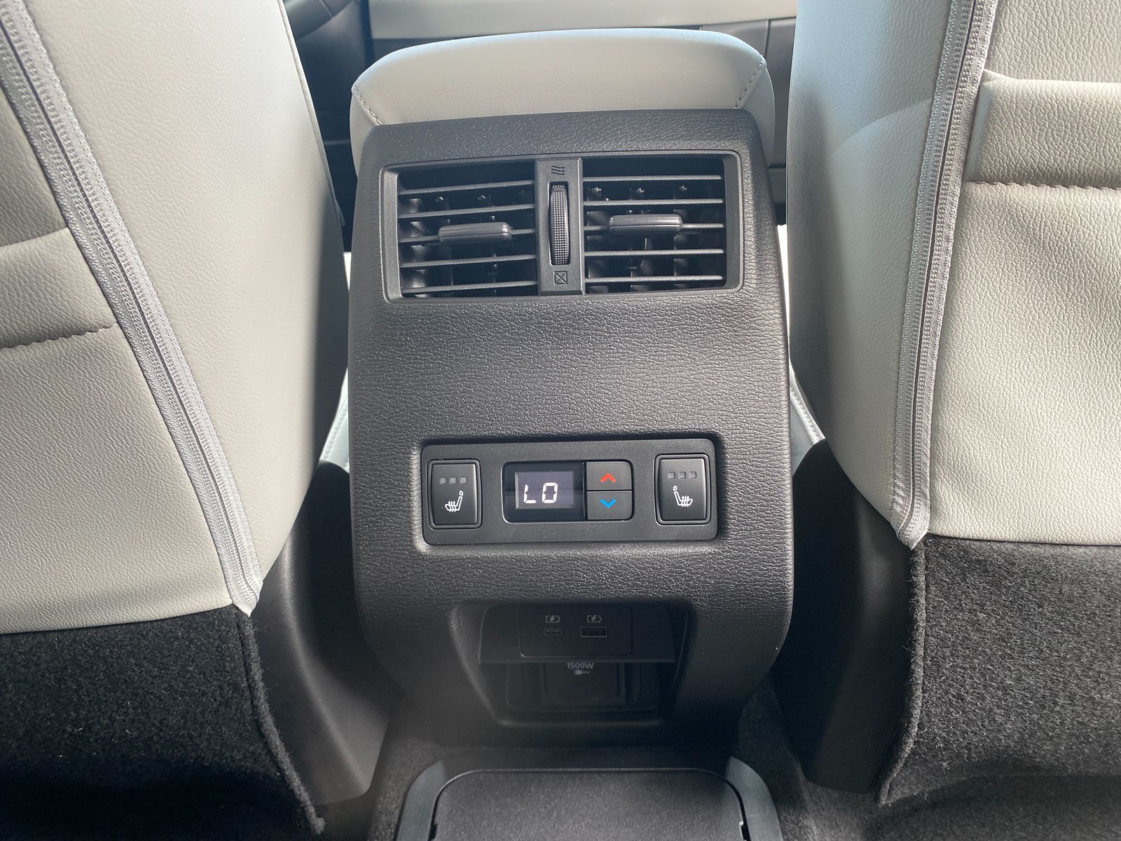 2025 Mitsubishi Outlander PHEV SEL Platinum photo 24