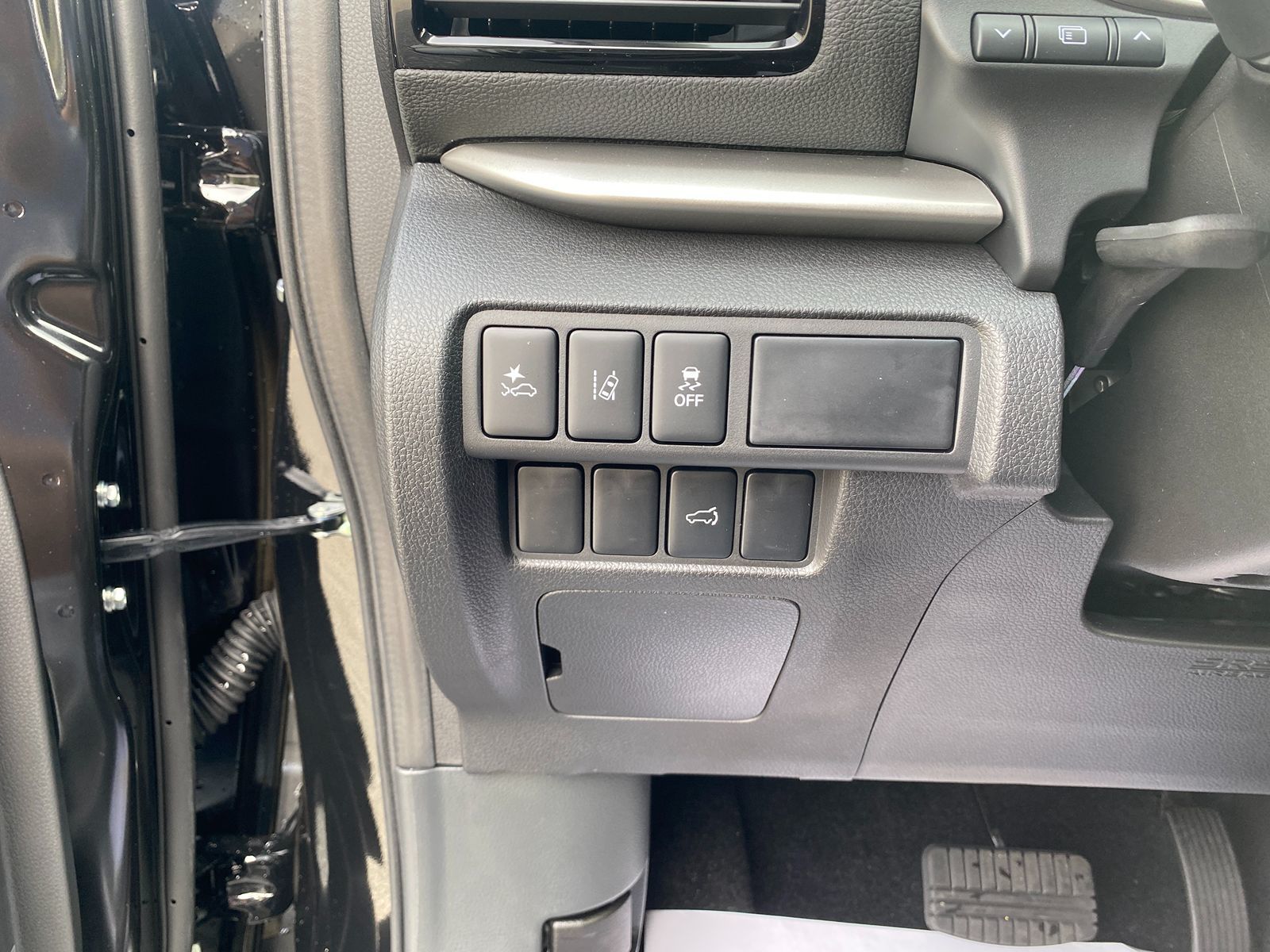 2026 Mitsubishi Eclipse Cross SE photo 12