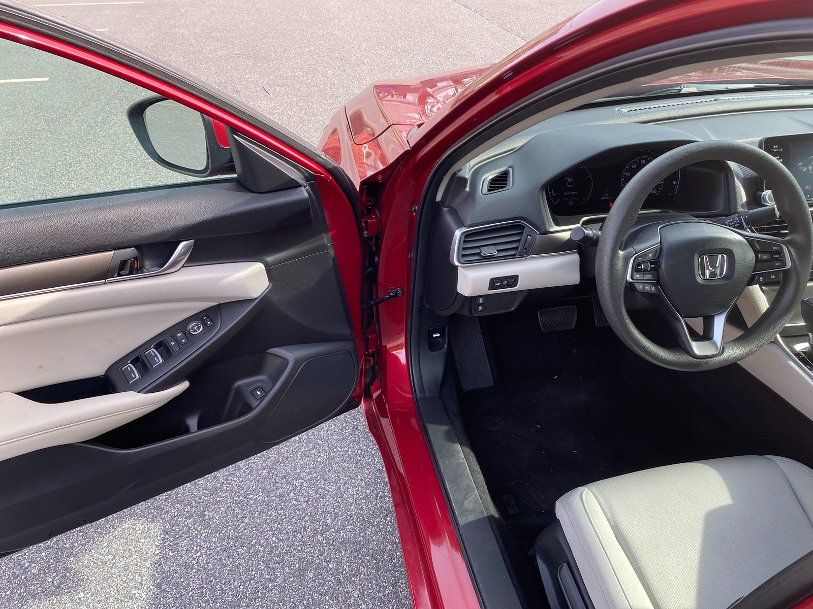 2019 Honda Accord LX 1.5T photo 9