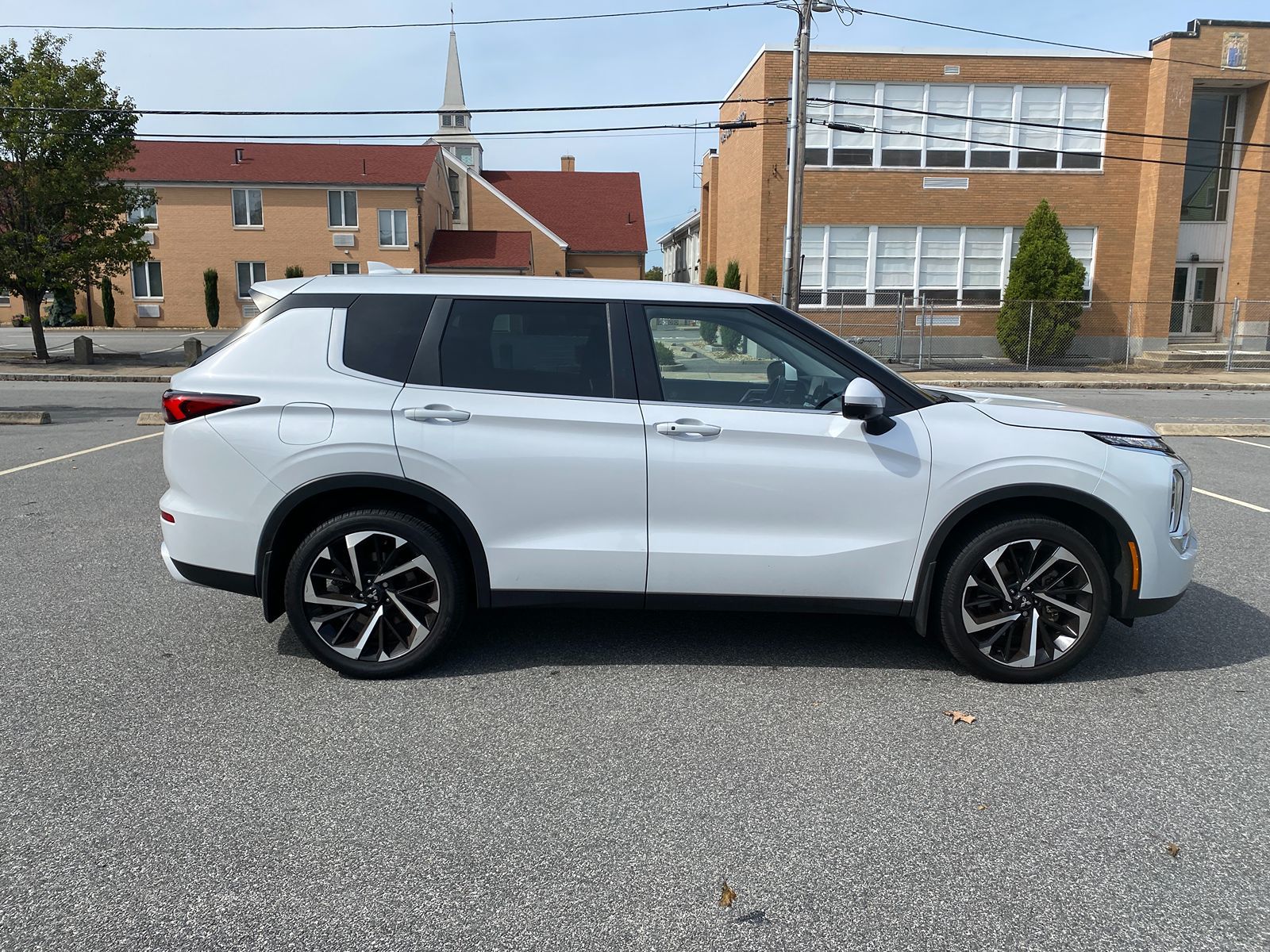 2023 Mitsubishi Outlander SE Black Edition Ralliart photo 3
