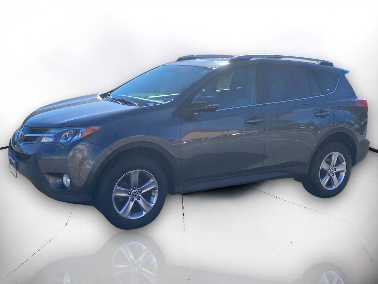 2015 Toyota RAV4 XLE photo 2